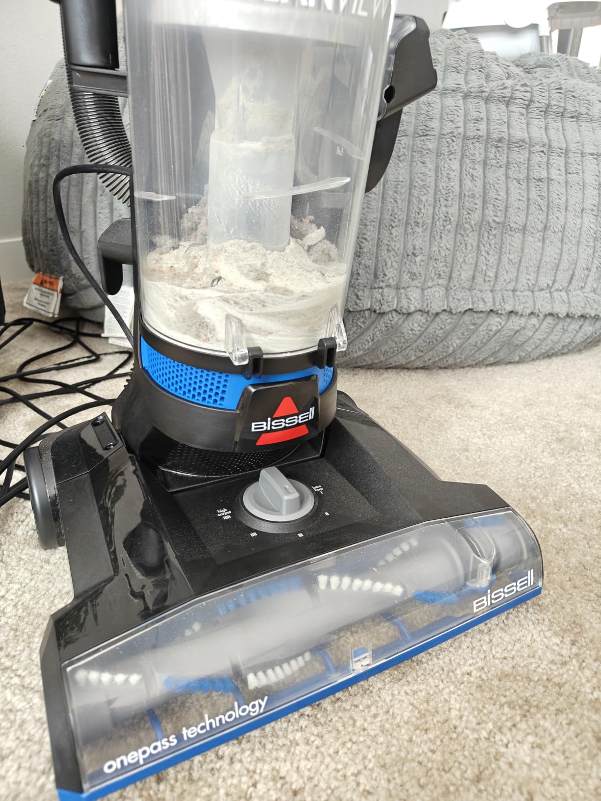 Bissell CleanView Upright Vacuum with Active Extension Wand, XL 2L Dirt Tank Capacity, Powerful Suction & OnePass Technology for Carpets & Hard Floors, 3536 customer photo 1
