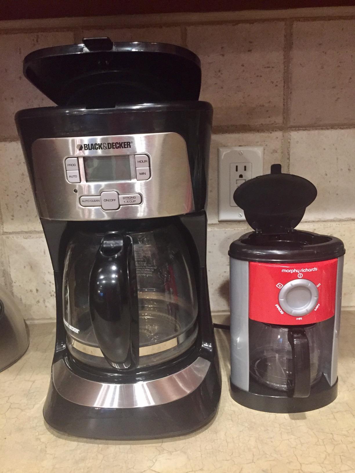Casdon Morphy Richards Coffee Maker | Fillable Toy Coffee Maker for Children Aged 3+ | Includes Water Level Indicator & Dripping Water! customer photo 2
