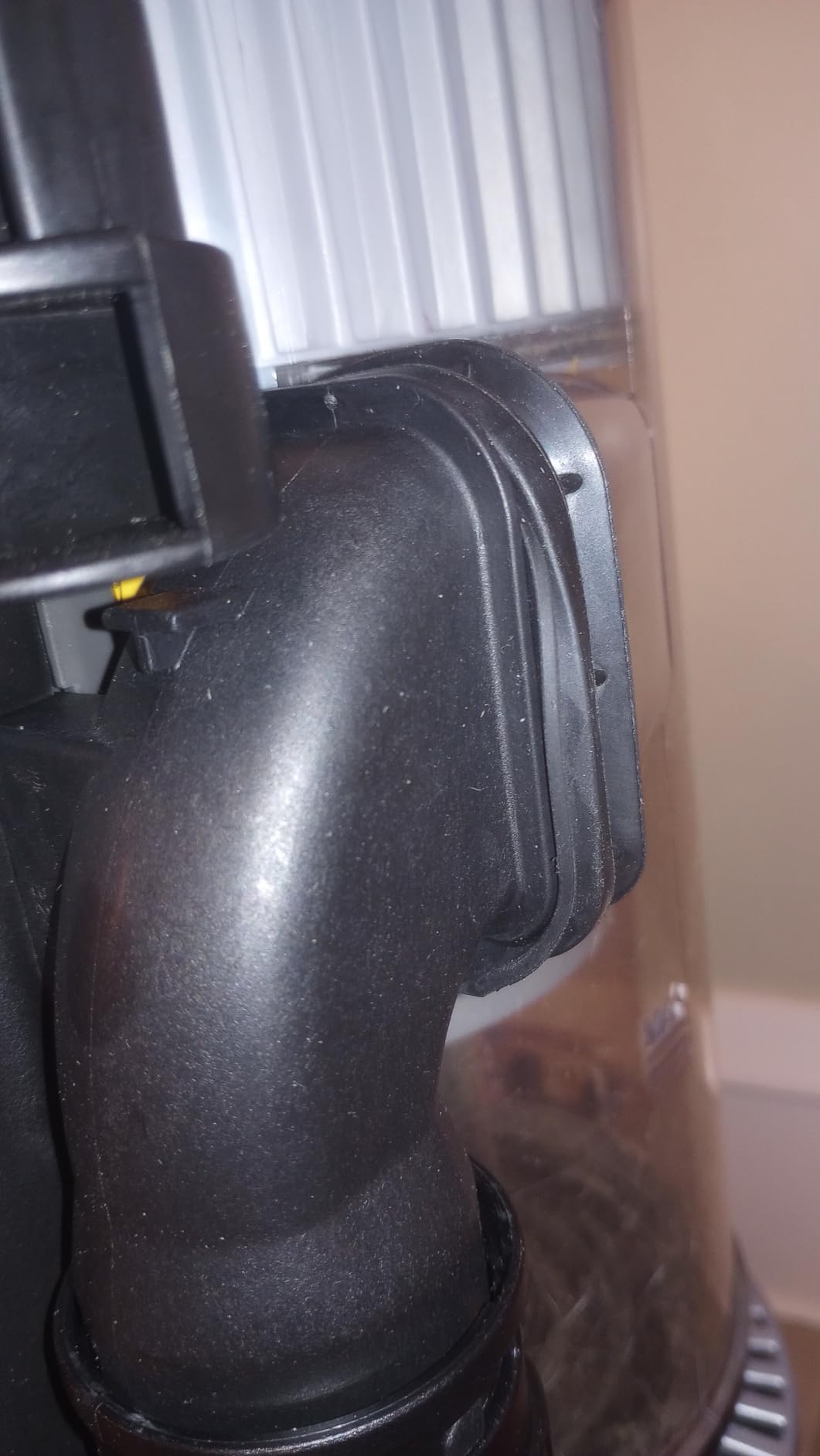 Hoover WindTunnel Cord Rewind Pro Bagless Vacuum Cleaner, Upright customer photo 1