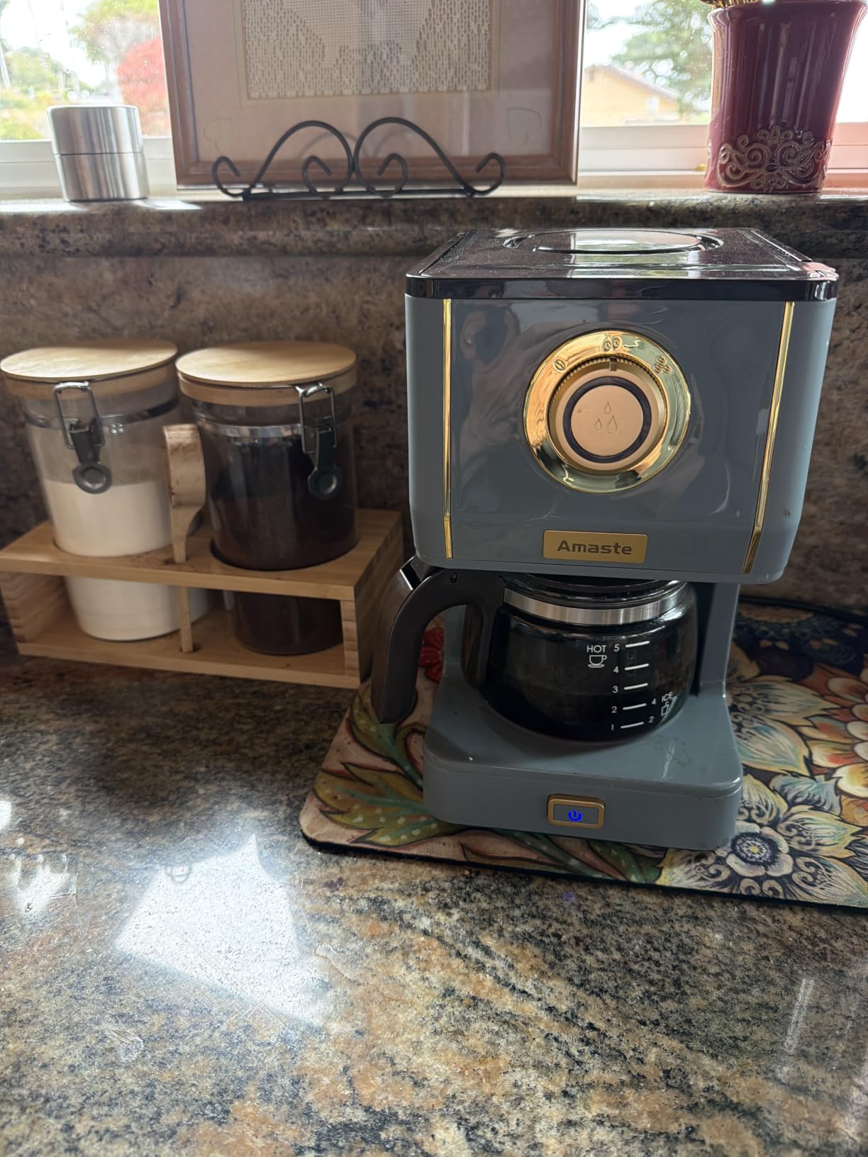 Amaste Retro Style Coffee Machine with 25 Oz Glass Coffee Pot, Reusable Coffee Filter & Three Brewing Modes, Warming Plate, Elegant White with Rose Gold customer photo 1