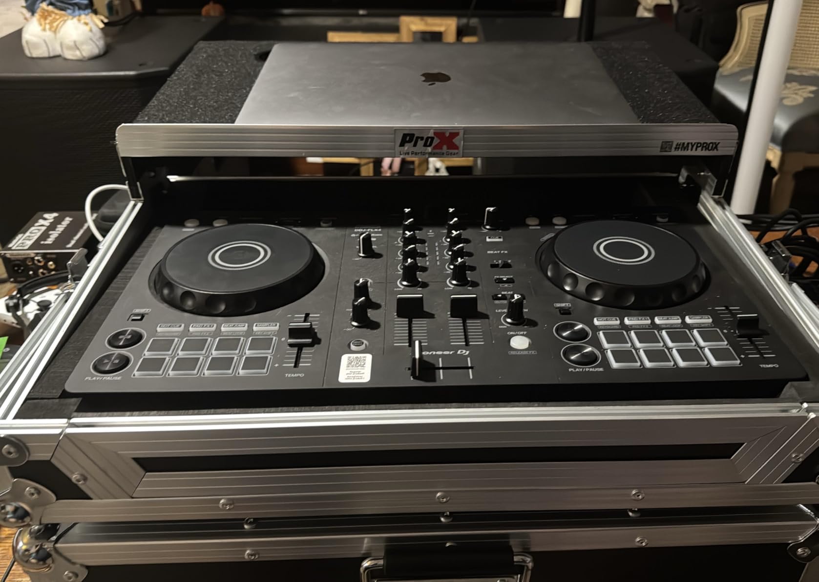 Pioneer DJ DDJ-FLX4 2-Channel DJ Controller, 16 Pads, Graphite customer photo 1