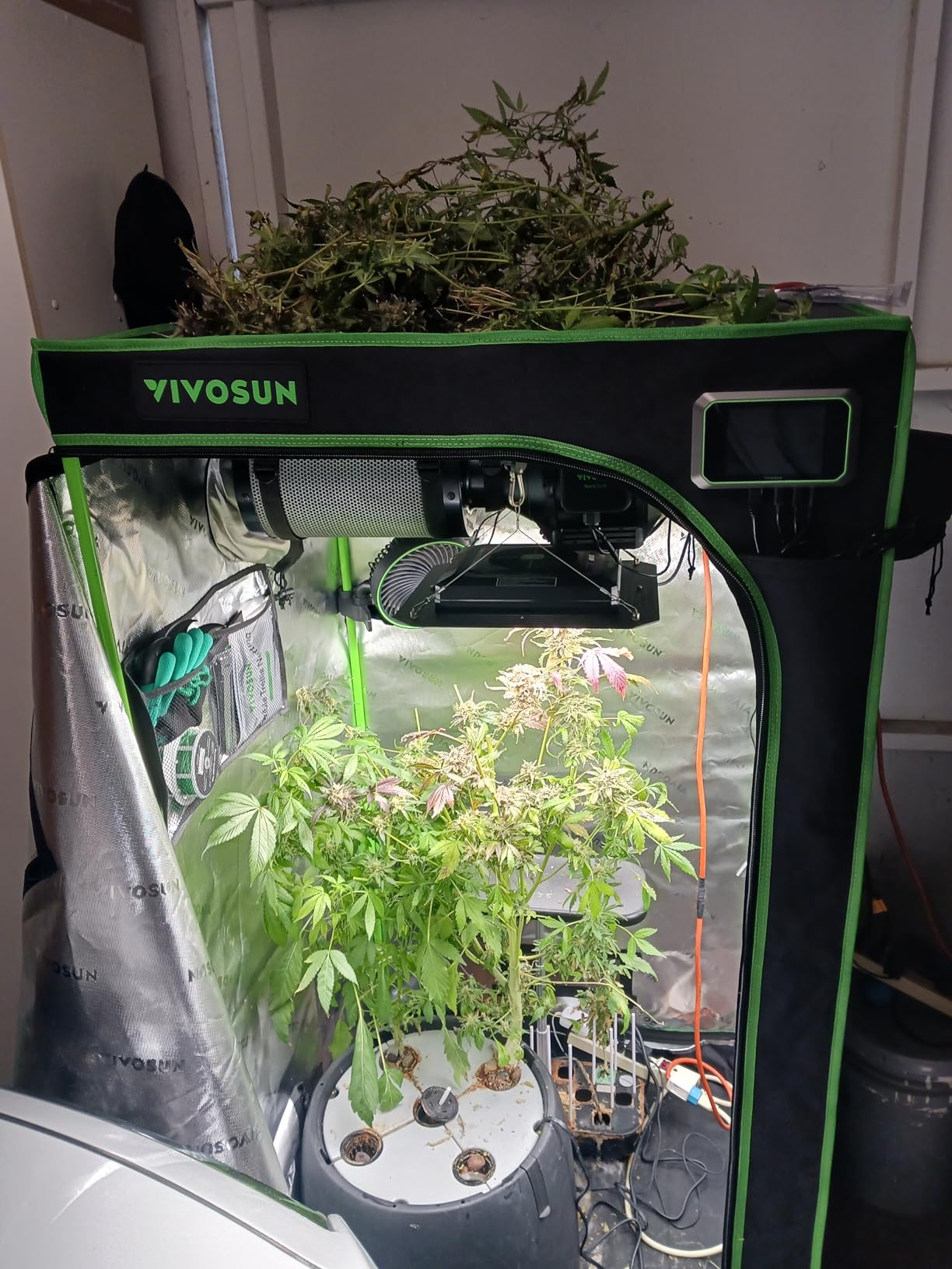 VIVOSUN Smart Grow Tent Kit 4x4, 4-Plant WiFi-Integrated Grow System customer photo 1