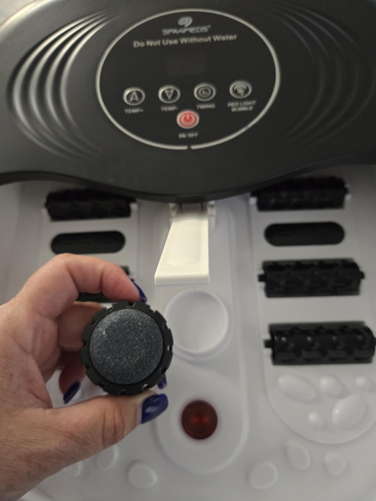 SPA4PIEDS Collapsible Heated Foot Spa Bath with Bubble, Foot Soaking Tub Featuring 8 Shiatsu Rollers, Pumice Stone and Built-in Timer for Mom, Dad and Foot Relaxation (Black) customer photo 1