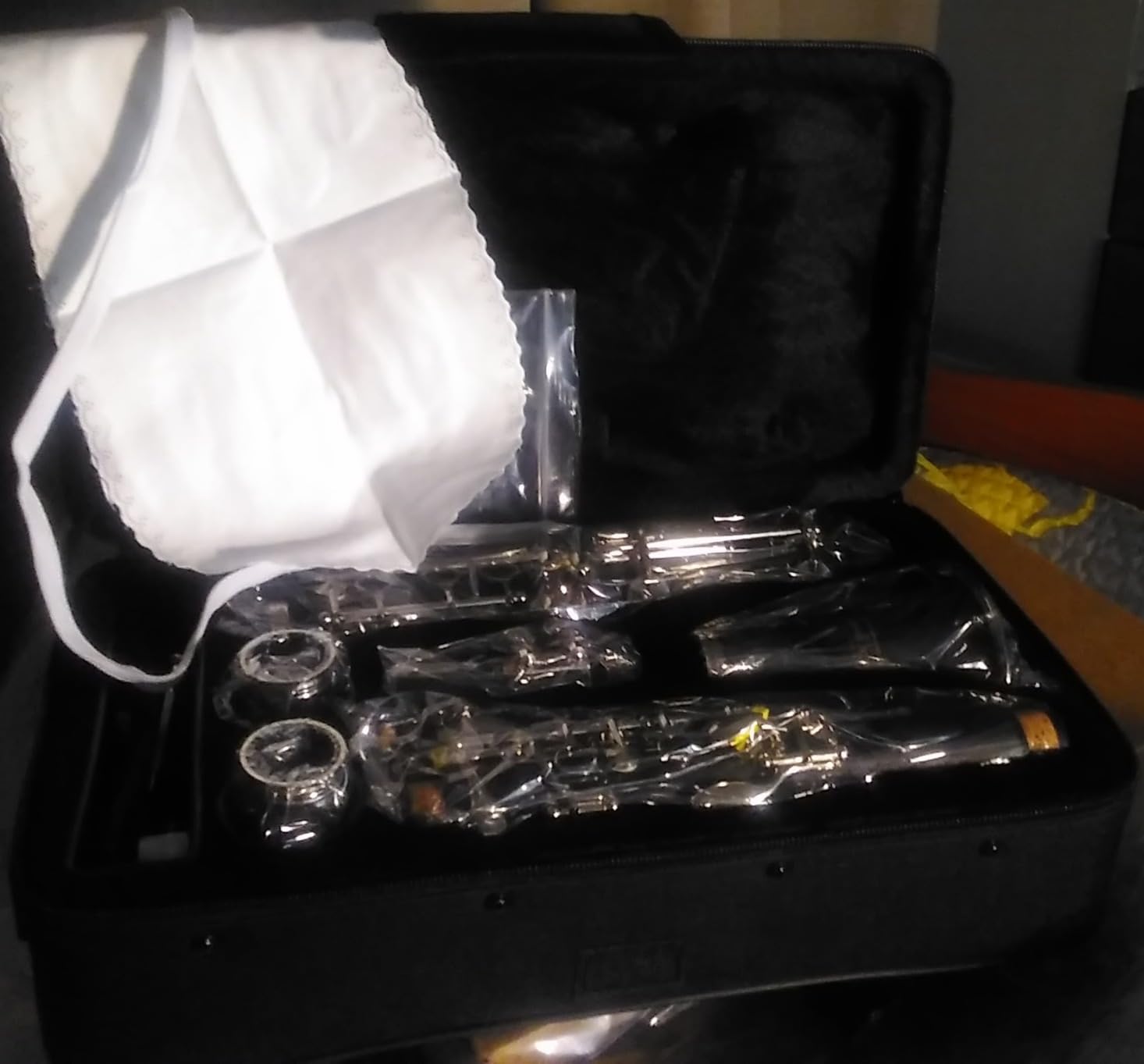 GKW Professional Ebonite Bb Clarinet Set for Beginners & Intermediate Players, Silver-Plated Keys, Warm Clear Tone, Includes Hard Case, Musical Instrument for School Band customer photo 2