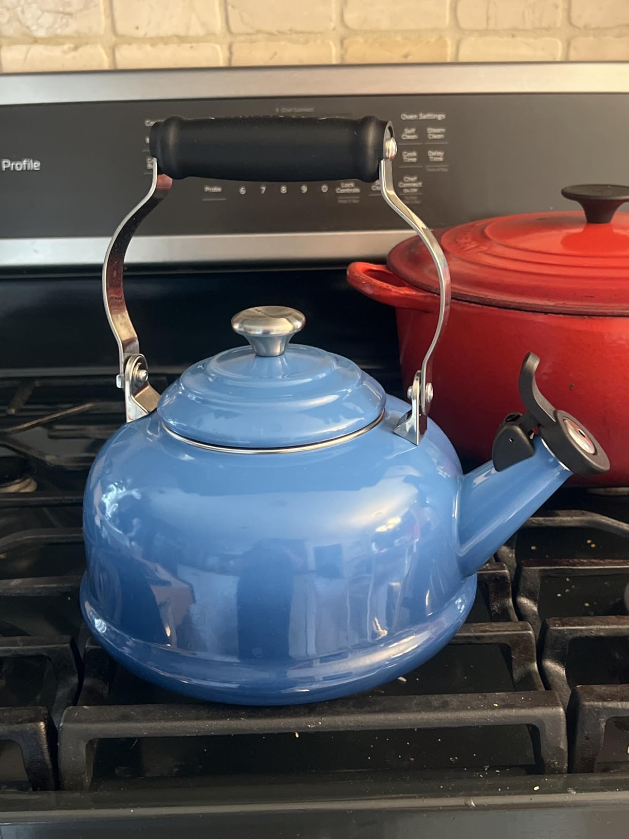 Le Creuset Enamel On Steel Whistling Tea Kettle, 1.7 qt., Stainless Steel customer photo 2