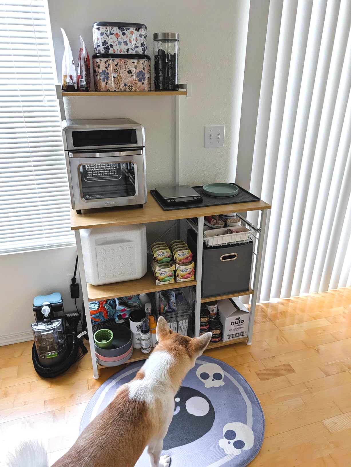 VASAGLE Baker's Rack, Microwave Stand, Kitchen Storage Rack with Wire Basket, 6 Hooks, and Shelves, for Spices, Pots, and Pans, Golden Oak and Cloud White UKKS035W09 customer photo 1