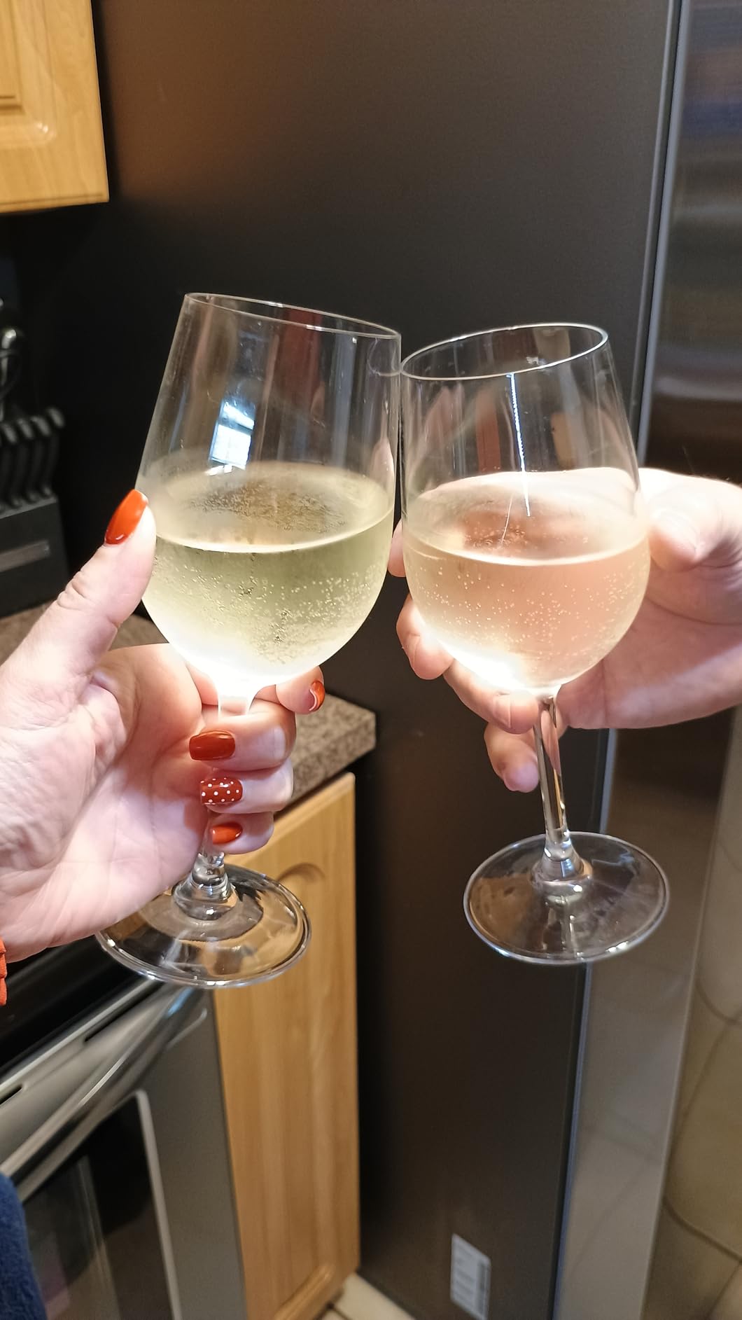 PARACITY Wine Glasses Set of 4, Hand-Blown Long Stem, Clear Glass, 15 oz customer photo 1