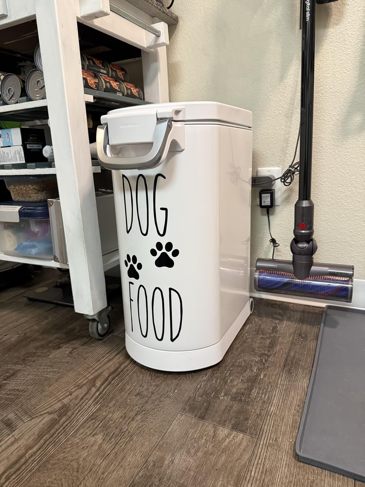 simplehuman Large Pet Food Storage Container, Holds 30-35 lb / 14-16 kg of Dry Dog Food, Cat Food, or Bird Seed, Airtight Lock-Tight Lid with Magnetic Scoop, BPA-Free, Matte Black Steel customer photo 2