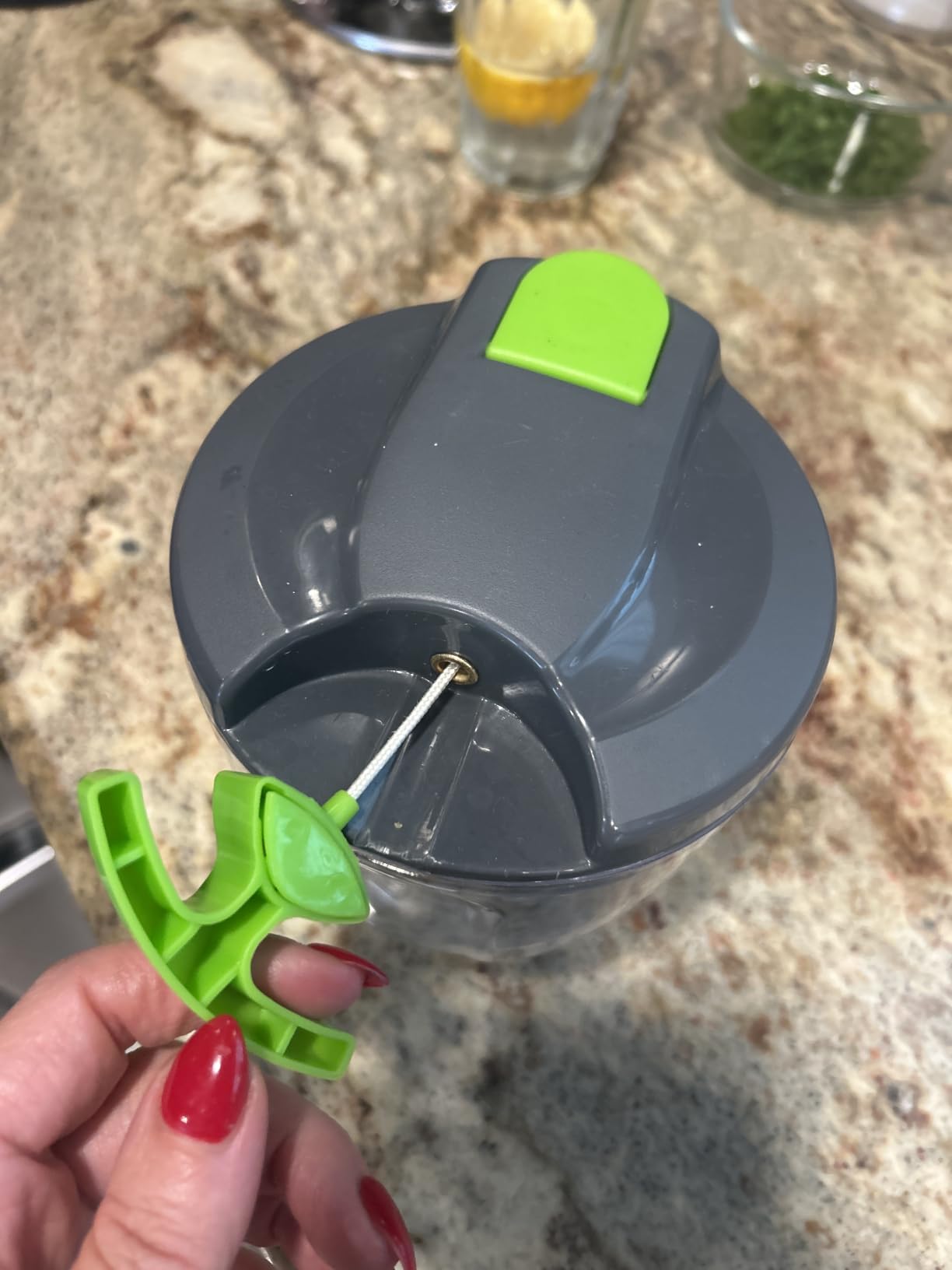 Manual Food Processors & Chopper with Cover and Handle, Manual Onion Chopper Slicer Cutter, Vegetable Chopper, Suitable for Garlic Carrots Onions Peppers Fruits Mincing.(900ML) customer photo 2
