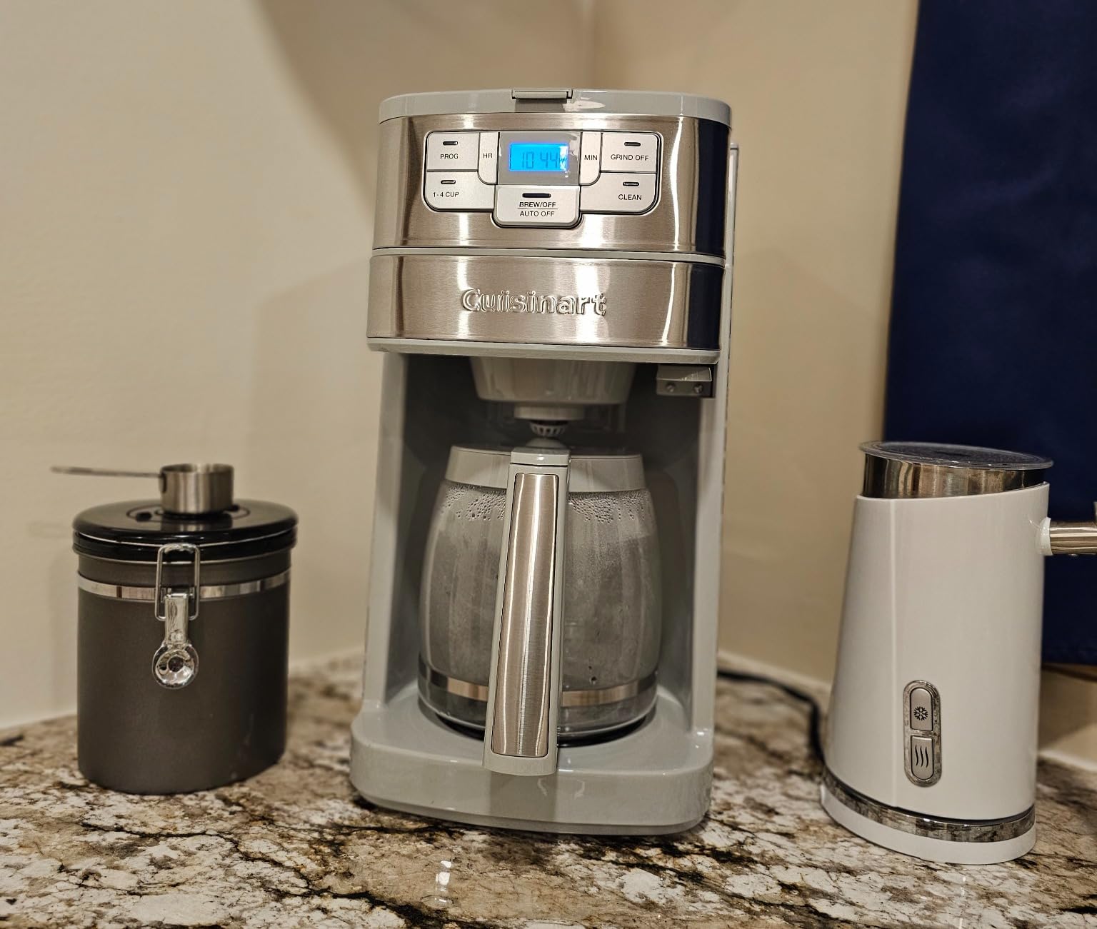 Cuisinart Automatic Grind & Brew 12-Cup Coffee Maker with Blade Grinder, Programmable Coffee Machine Glass Carafe with 1-4 Cup Setting, Brew Pause, Grind-Off Option, DGB-400, Stainless Steel customer photo 2