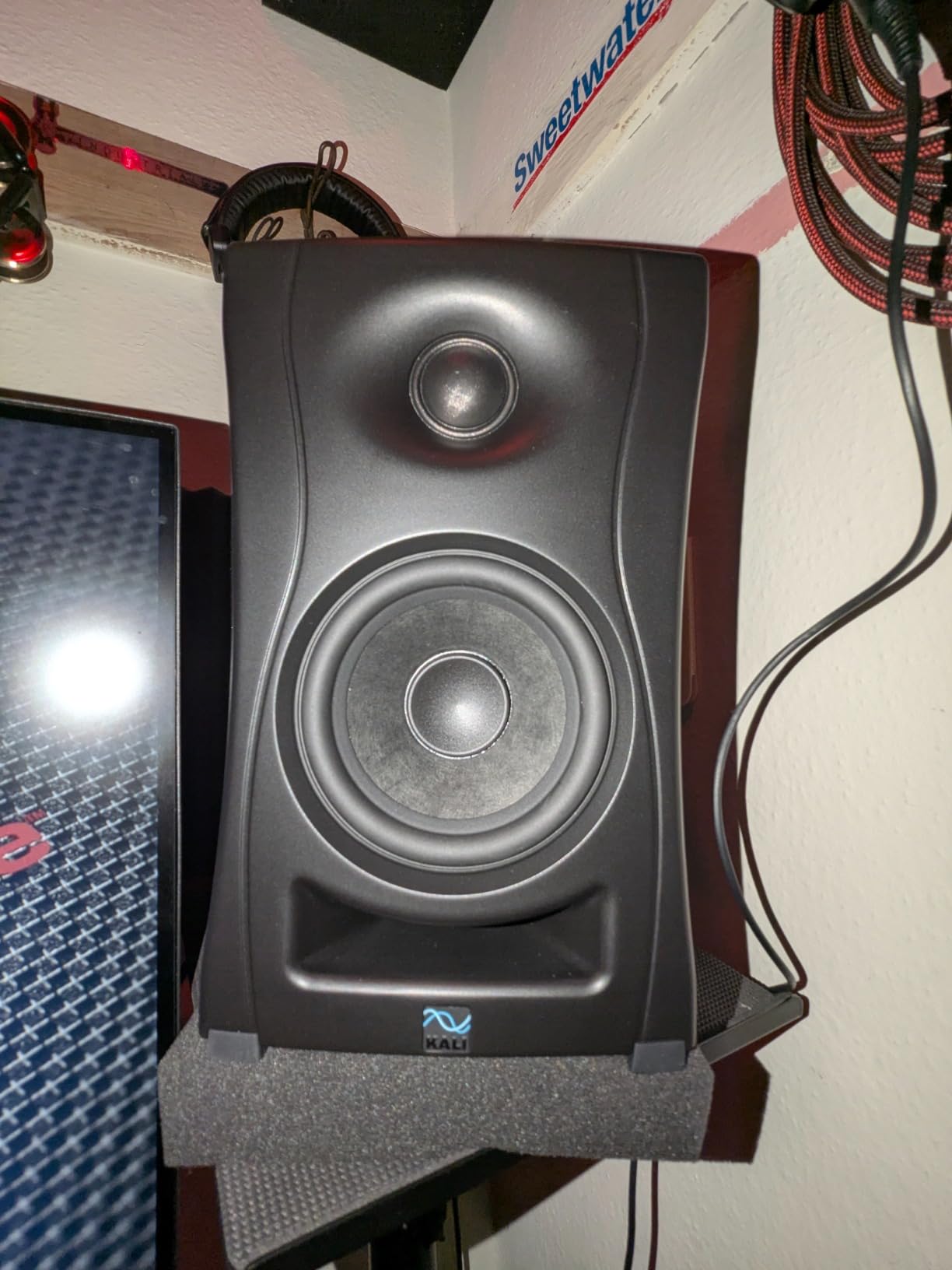 KALI AUDIO LP-UNF Ultra Nearfield Monitor System - Black customer photo 1