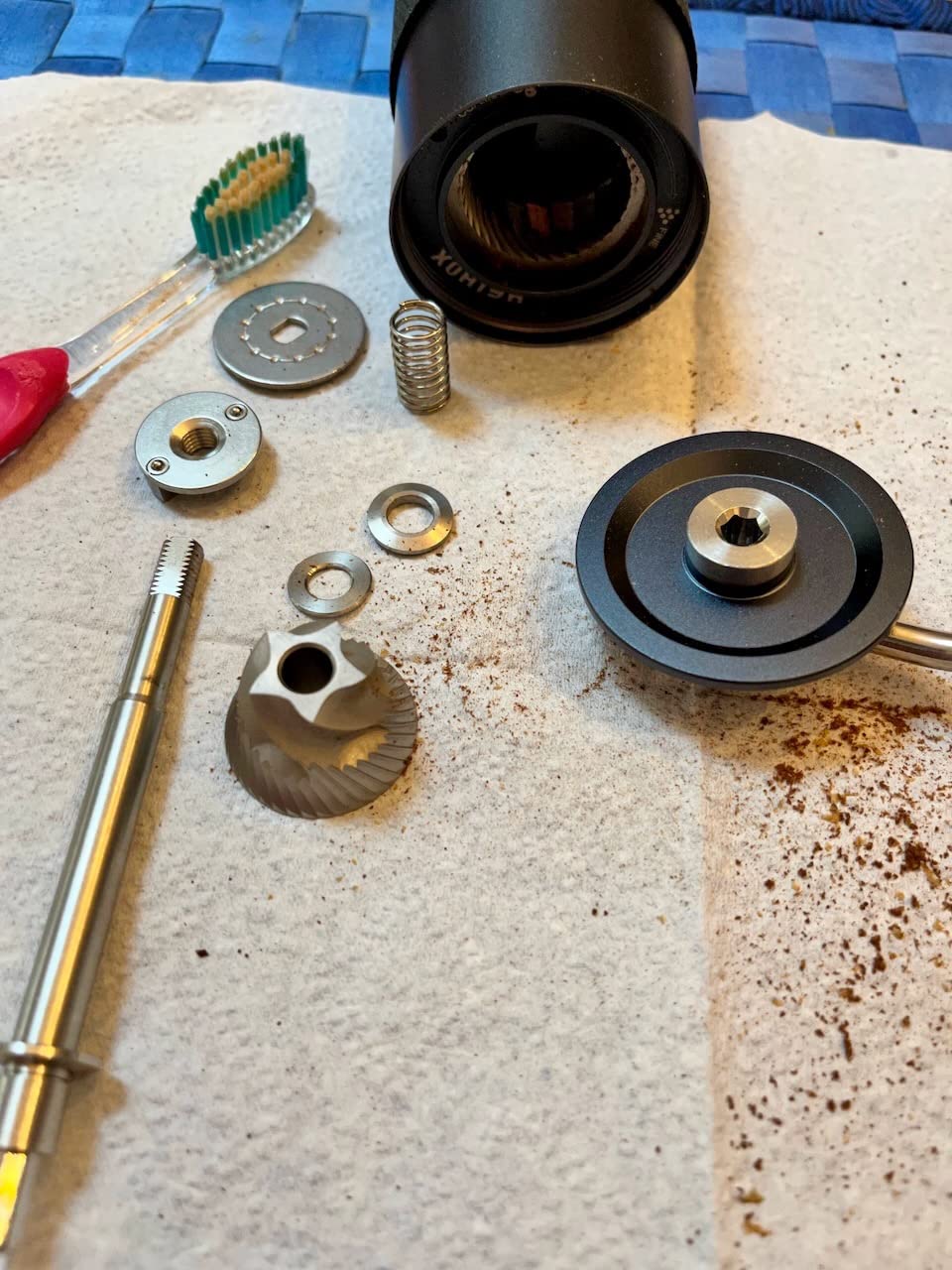 Manual Coffee Grinder Capacity 30g with CNC Stainless Steel Conical Burr, Double Bearing Positioning Coffee Grinder Hand,Internal Adjustable Setting,Espresso to Coarse for Office, Home, Camping customer photo 1