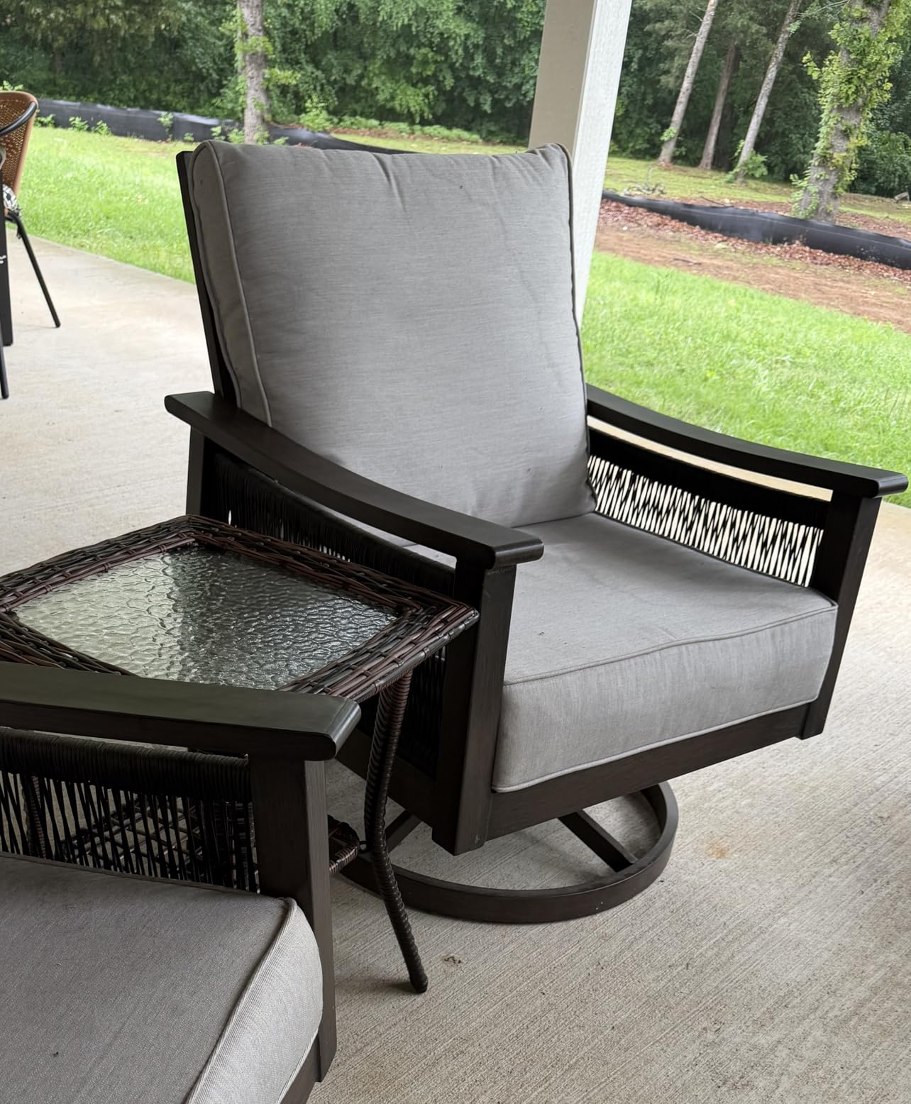 VINGLI Outdoor Side Table with Storage Wicker Patio Side Table, Tempered Glass Top End Table for Balcony Porch Deck (Brown) customer photo 1