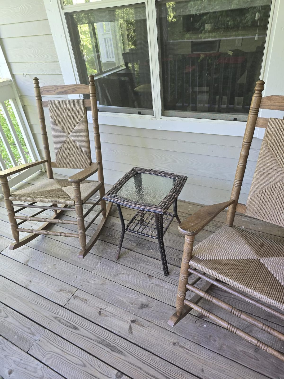 VINGLI Outdoor Side Table with Storage Wicker Patio Side Table, Tempered Glass Top End Table for Balcony Porch Deck (Brown) customer photo 2