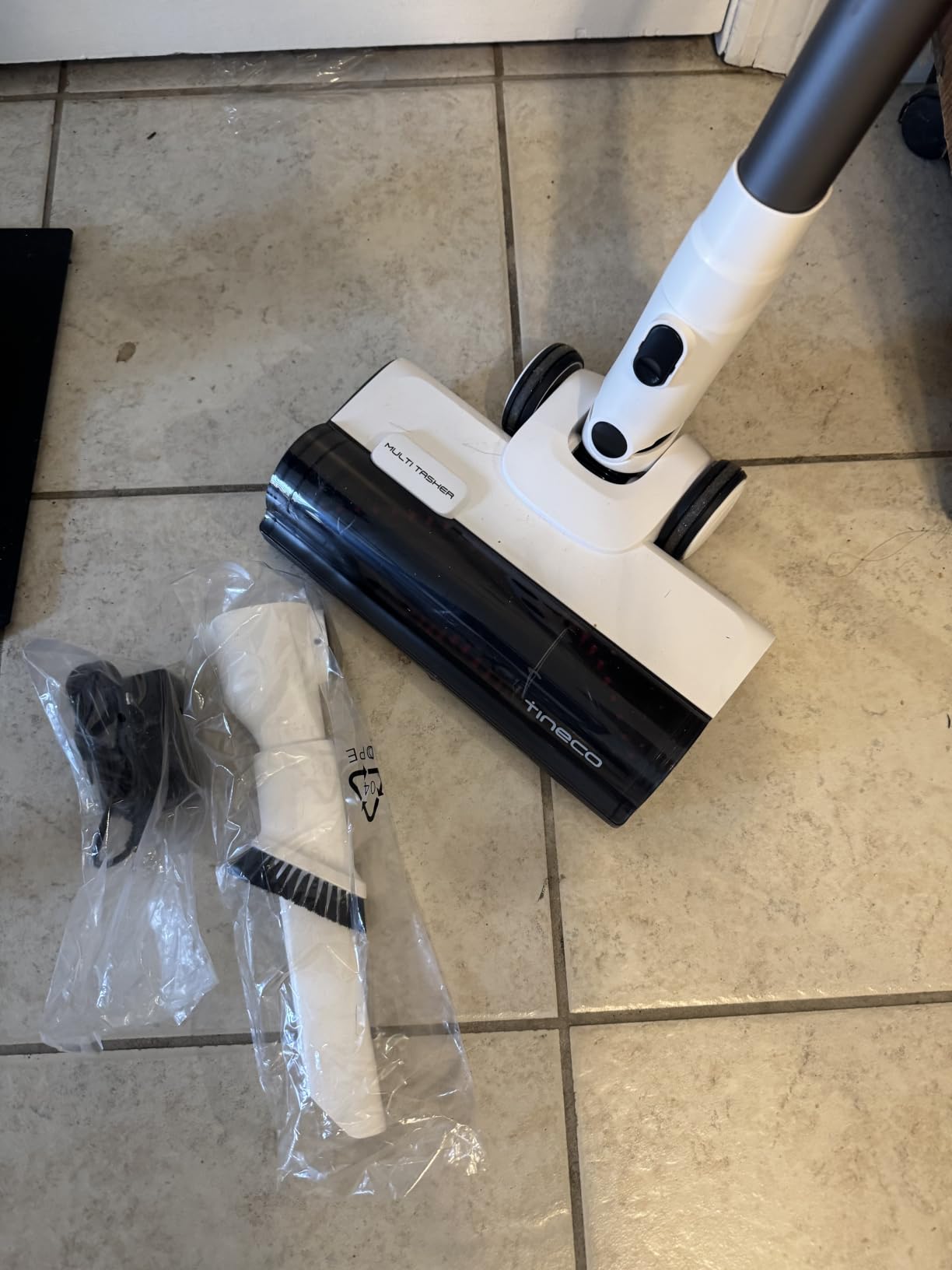 Tineco A20 Cordless Stick Vacuum Cleaner, Powerful Suction, 3 Modes for Multi-Level Messes, 1L Larger Dustbin, Ergonomic Dual-Handle Design, Wall-Mount Dock, LED Headlight customer photo 1