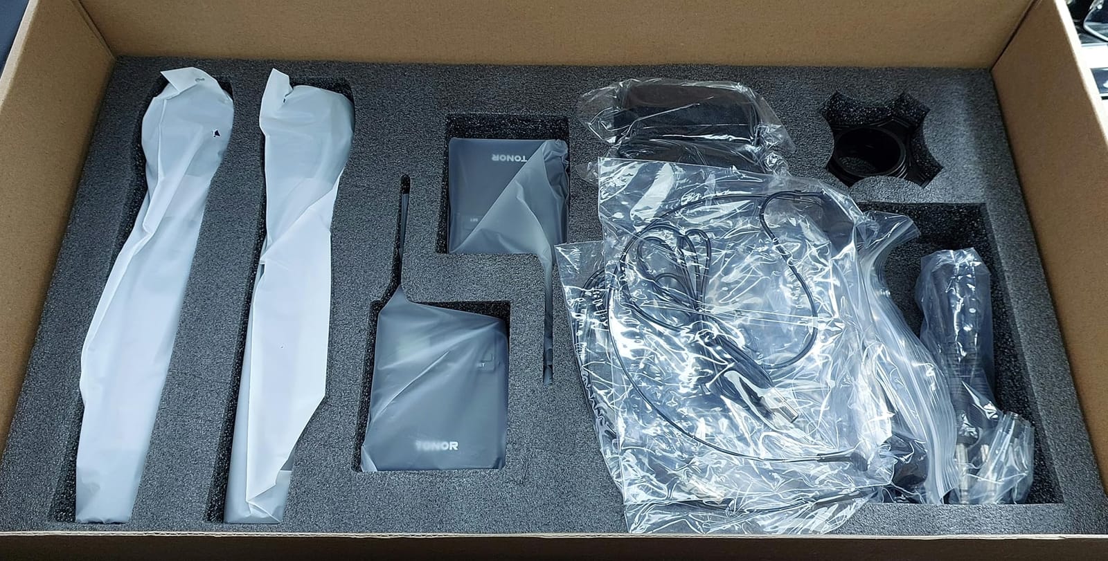 TONOR Wireless Microphones System with Metal 1 Cordless Mic and 1 Headset/Lapel/Lavalier Mic, Bodypack Transmitter, Receiver for Karaoke Church Singing Party PA Speaker, 2*15 Channels 60 m/200ft Range customer photo 1