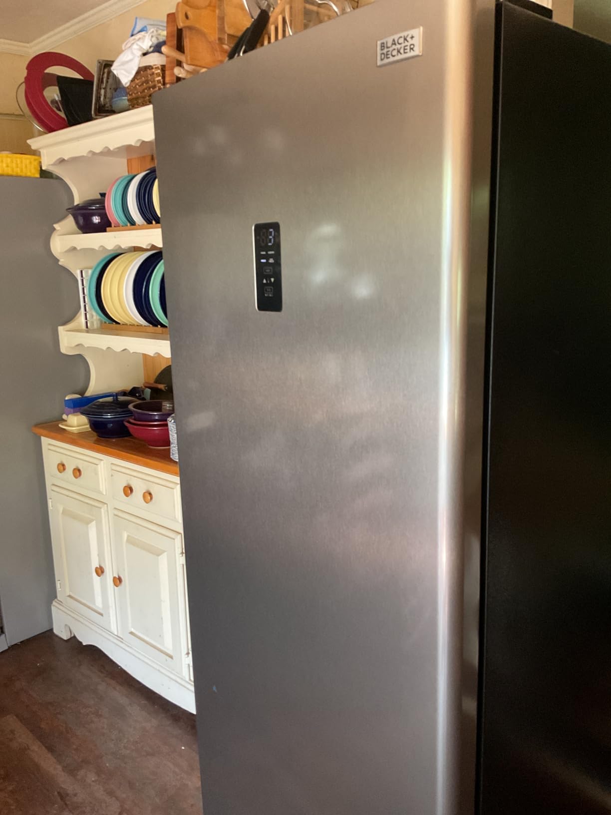 BLACK+DECKER 10 Cu. Ft. Upright Freezer, BUF1000LW, White customer photo 1