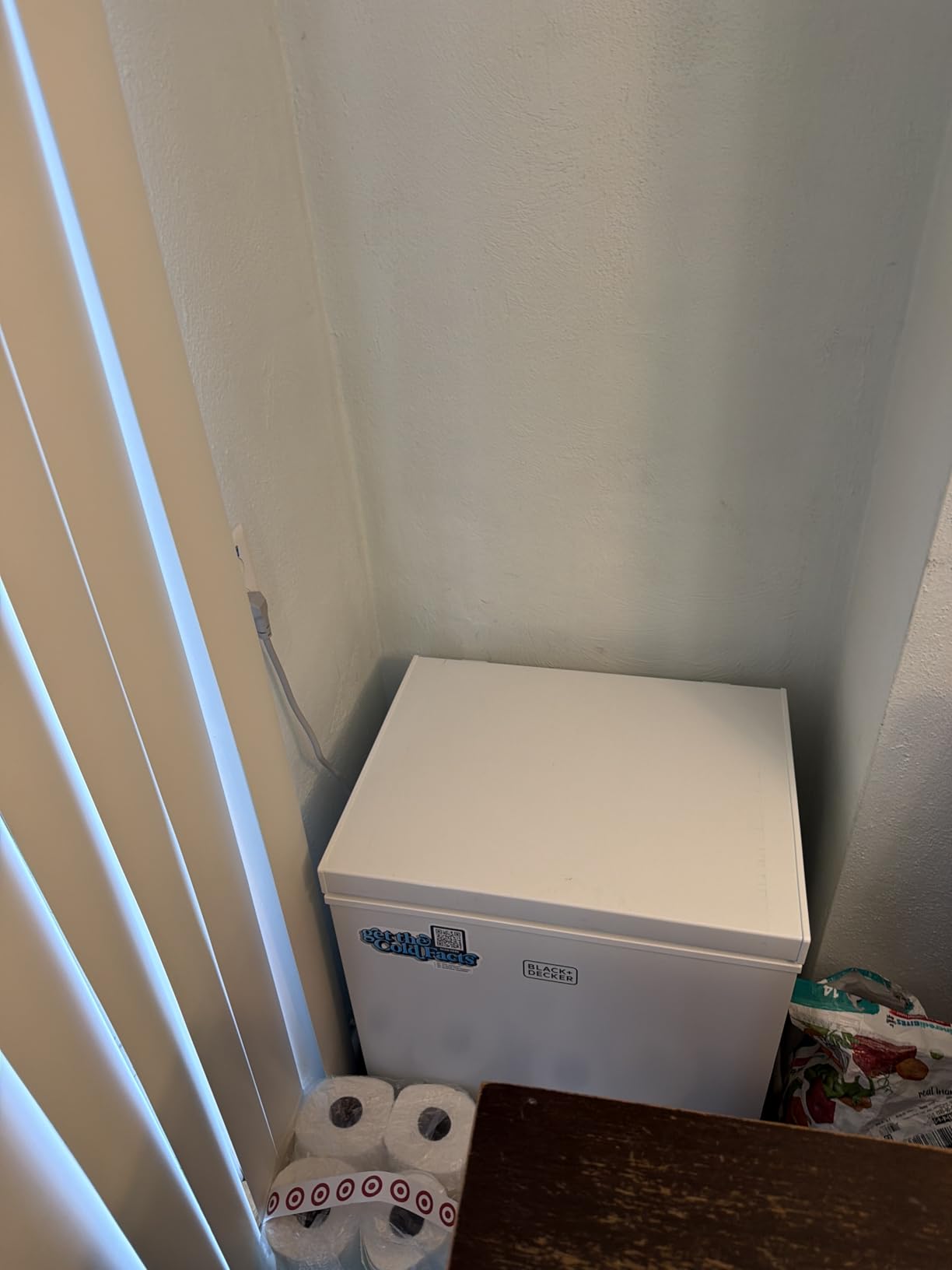 BLACK+DECKER 16.2 Cu. Ft. Chest Freezer, R600a Refrigerant, BCF1620E, White customer photo 2