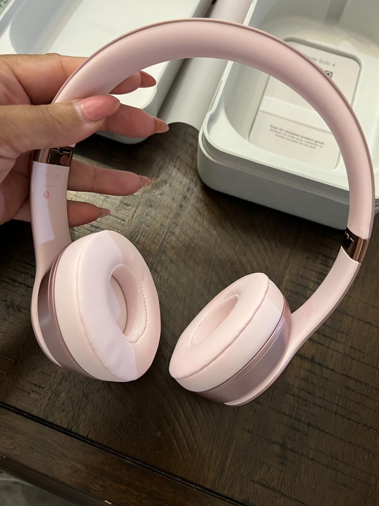Beats Solo 4 - Wireless On-Ear Bluetooth Headphones, Up to 50-Hour Battery Life, Ultra-Lightweight Comfort, Powerful and Balanced Sound, Apple & Android Compatible - Black & Gold customer photo 2