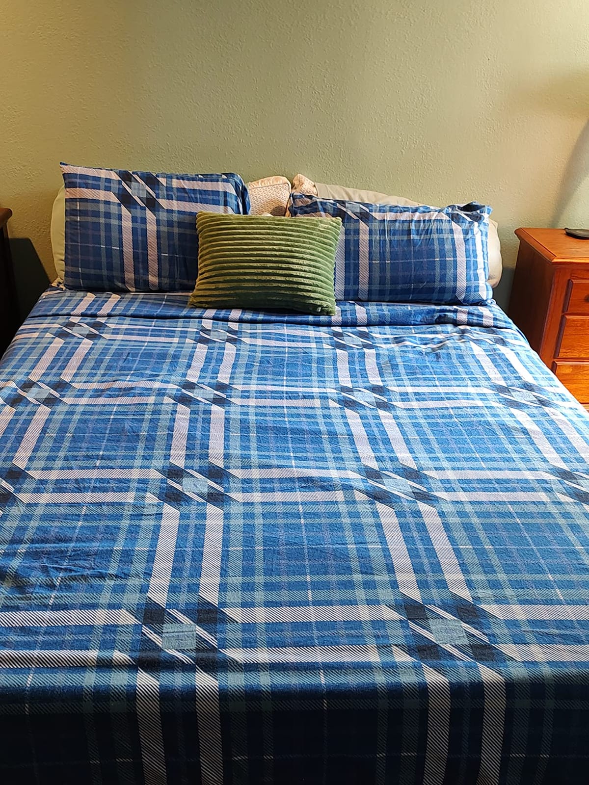 RUVANTI 100% Cotton Sateen Queen Sheet Set, Sweet Pea Fest customer photo 1