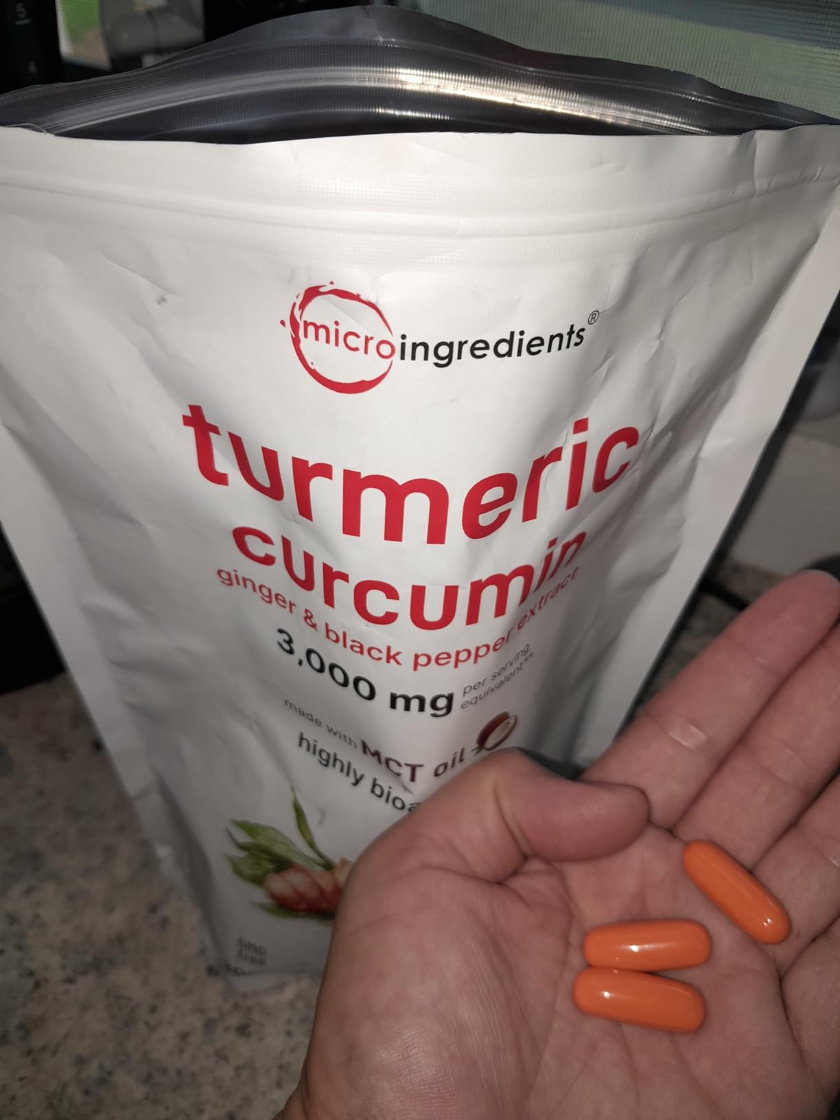 Micro Ingredients Turmeric Curcumin Supplement with Black Pepper & Ginger, 300 Softgels | Made with MCT Oil | 95% Curcuminoids | Non-GMO, Gluten Free customer photo 2