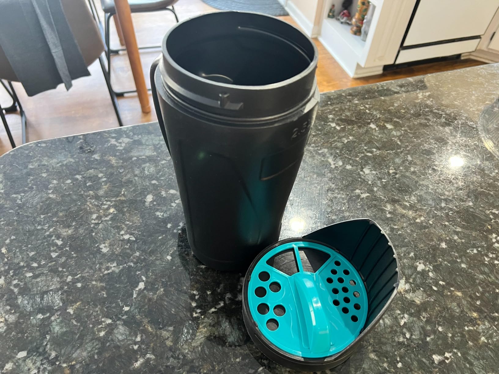 AquaDoc Handheld Salt Spreader for Snow Melt, Fertilizer, Lawns - 2.5L customer photo 2
