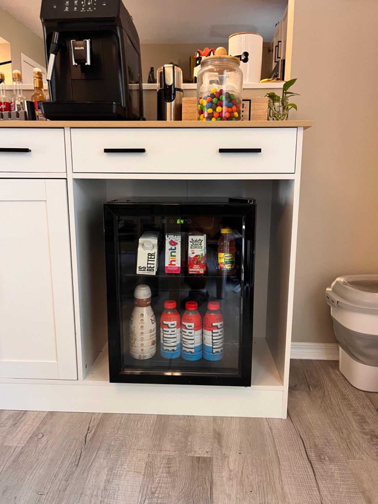 Erivess Compact Beverage Refrigerator, 24 Can/0.6 Cu Ft Mini Fridge, Black customer photo 1