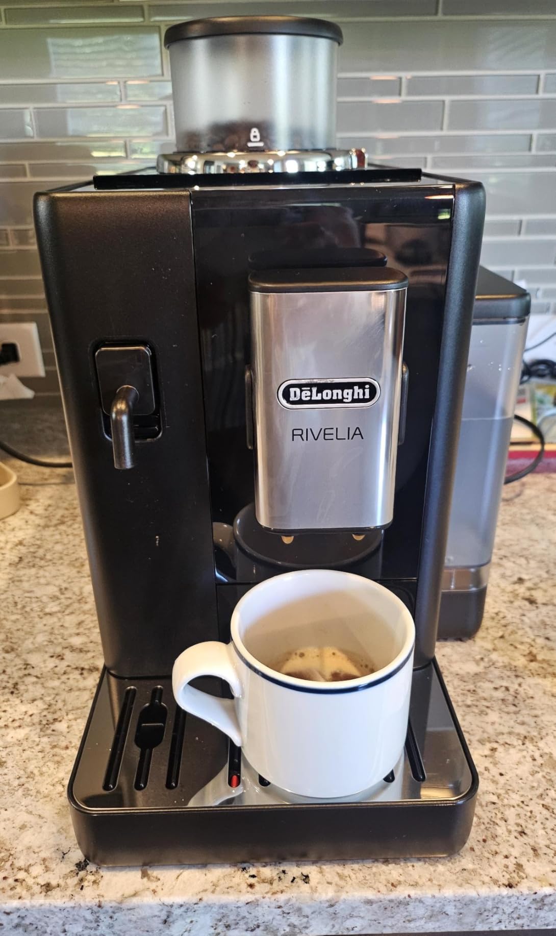 De'Longhi Rivelia Automatic Espresso Machine, Milk Frother, Black | #1 Worldwide Espresso Machine Maker, Removable Bean Hoppers, 18 One-Touch Recipes, Milk Frother, 4 Unique Colors customer photo 2