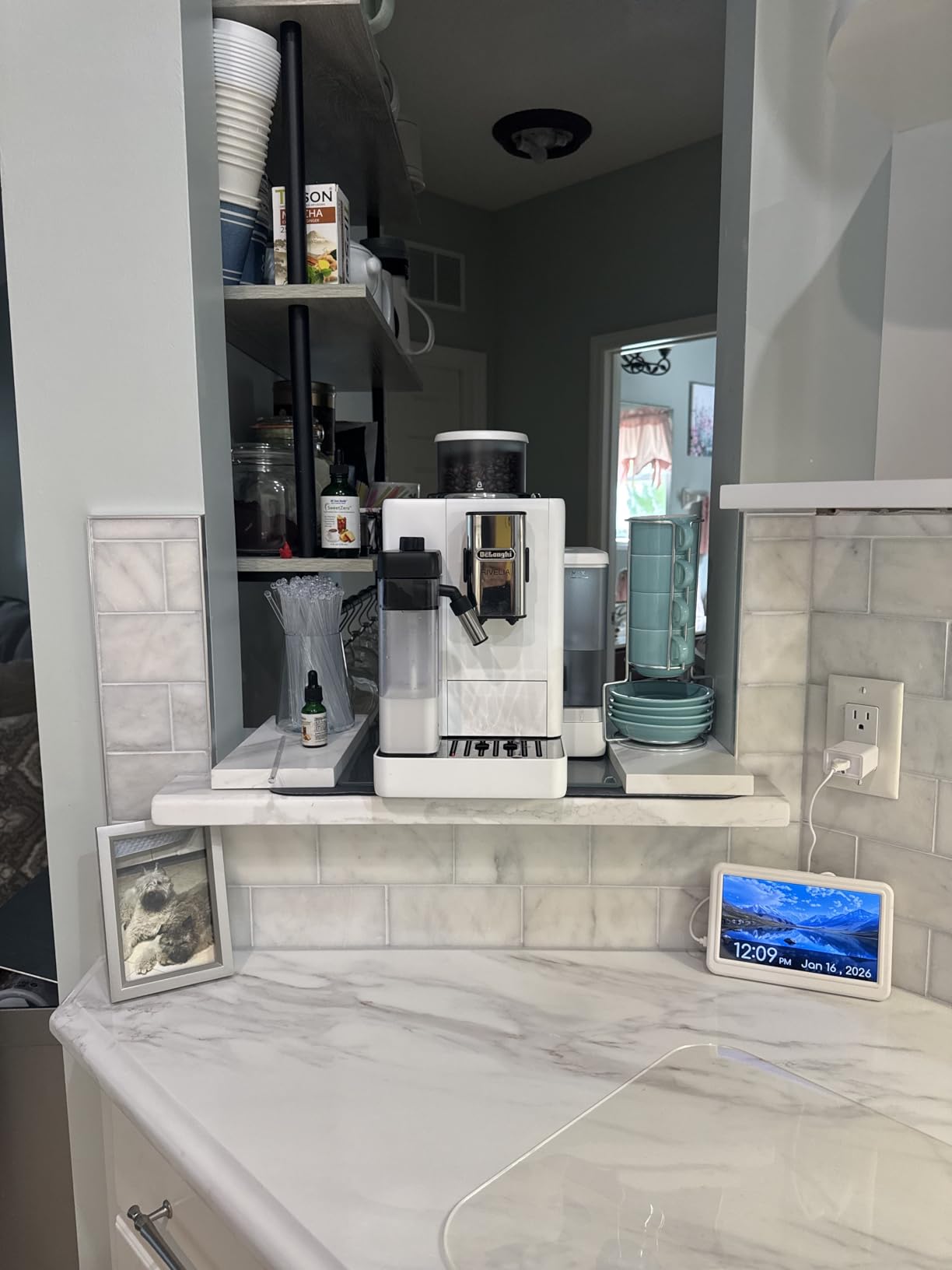 De'Longhi Rivelia Automatic Espresso Machine, Milk Frother, White | #1 Worldwide Espresso Machine Maker, Removable Bean Hoppers, 18 One-Touch Recipes, Milk Frother, 4 Unique Colors customer photo 1