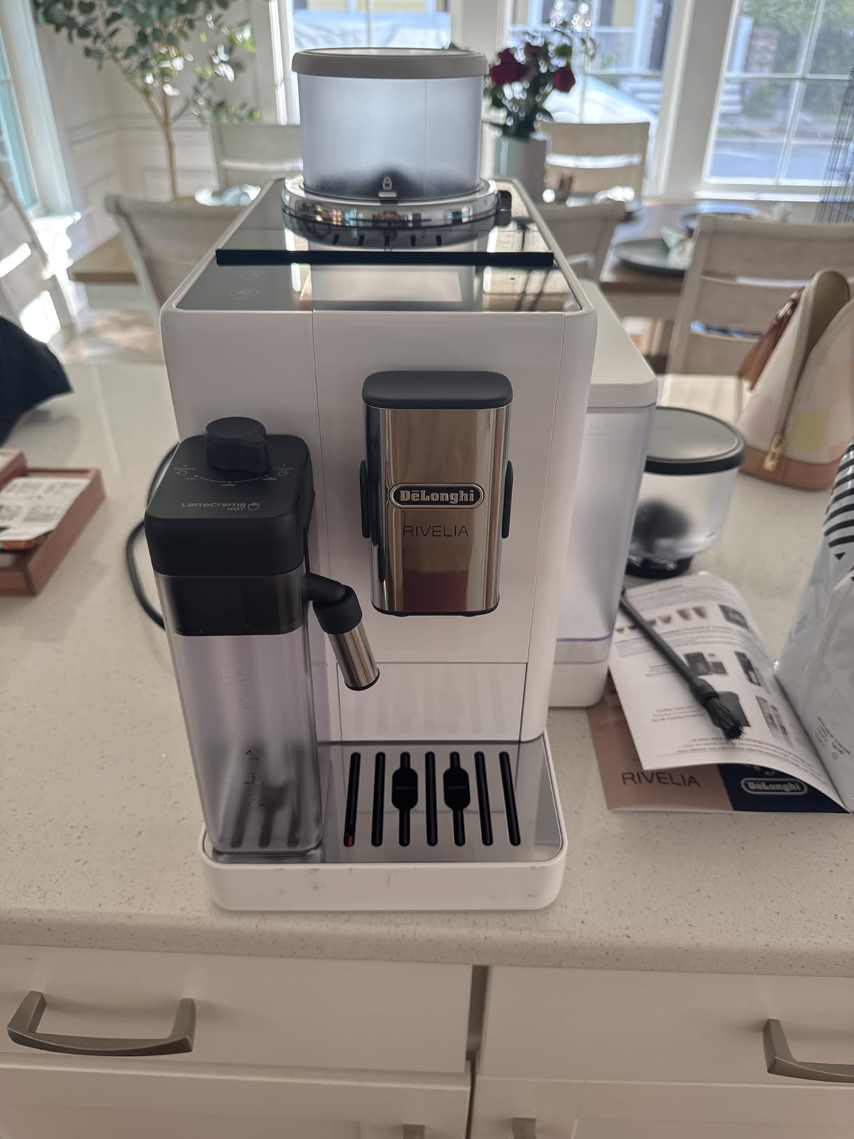 De'Longhi Rivelia Automatic Espresso Machine, Milk Frother, White | #1 Worldwide Espresso Machine Maker, Removable Bean Hoppers, 18 One-Touch Recipes, Milk Frother, 4 Unique Colors customer photo 2