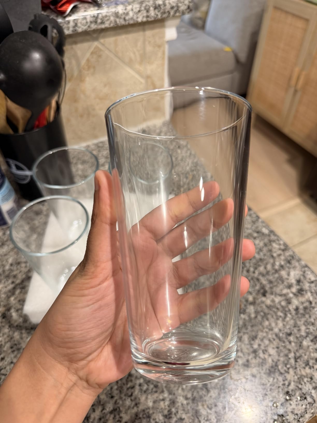 Amazon Basics Pint Glasses Set Of 4, 16 Oz Thick Clear Beer Drinking Glass, for Home Bar & Entertaining, Dishwasher-Safe customer photo 1