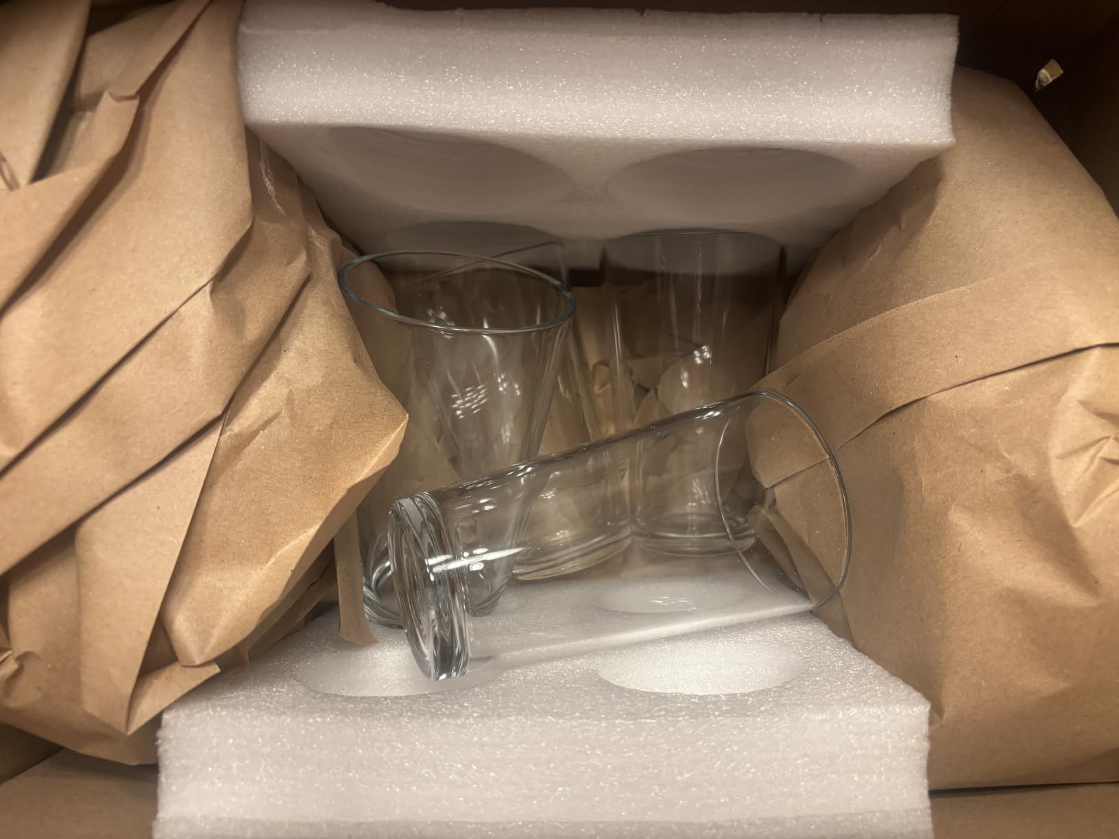 Amazon Basics Pint Glasses Set Of 4, 16 Oz Thick Clear Beer Drinking Glass, for Home Bar & Entertaining, Dishwasher-Safe customer photo 2