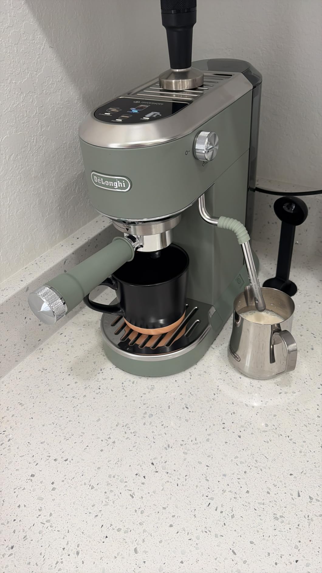 De'Longhi Dedica Duo Compact Espresso Machine - Cold Brew Coffee Maker with Milk Frother Wand- for Espresso, Hot & Iced Coffee, Cappuccinos, Lattes & Home Barista Brewing, Stainless Steel Finish customer photo 2