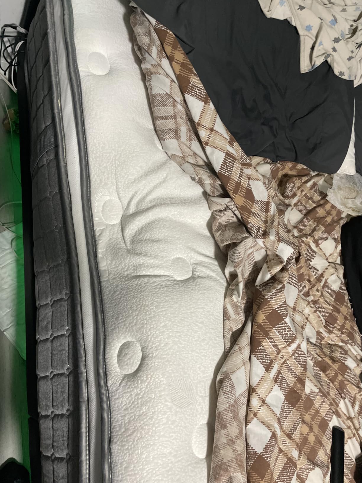 PUBPLON Mattress Queen Size, Medium Firm 12 Inch Mattress with Extra Lumbar & Shoulder Support, Hybrid Mattresses with Gel Memory Foam Pain Relief - Fiberglass Free - No Odor - 365 Night Trial customer photo 1