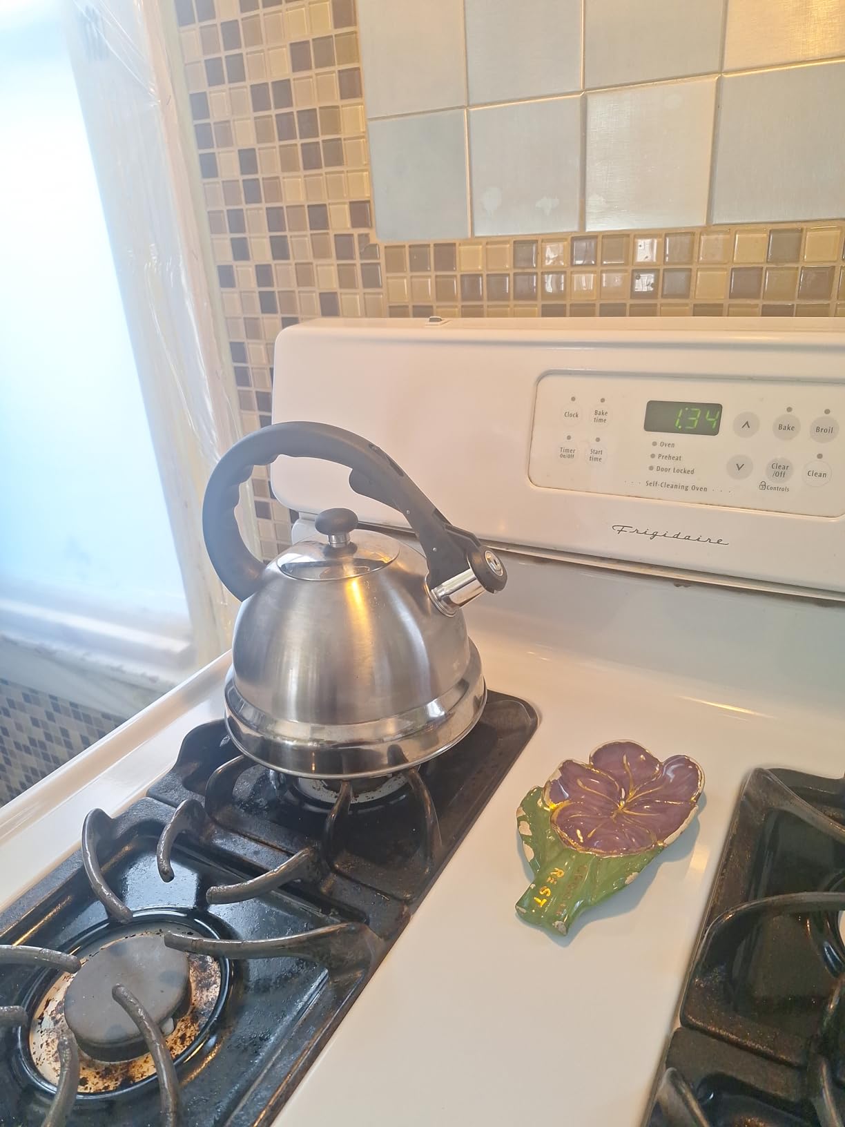 Mr. Coffee Clarefield 2.4 Qt Whistling Tea Kettle – Matte Black Stovetop Water Kettle with Lid, Heat-Resistant Nylon Handle and Knob, Stainless Steel Trim customer photo 2