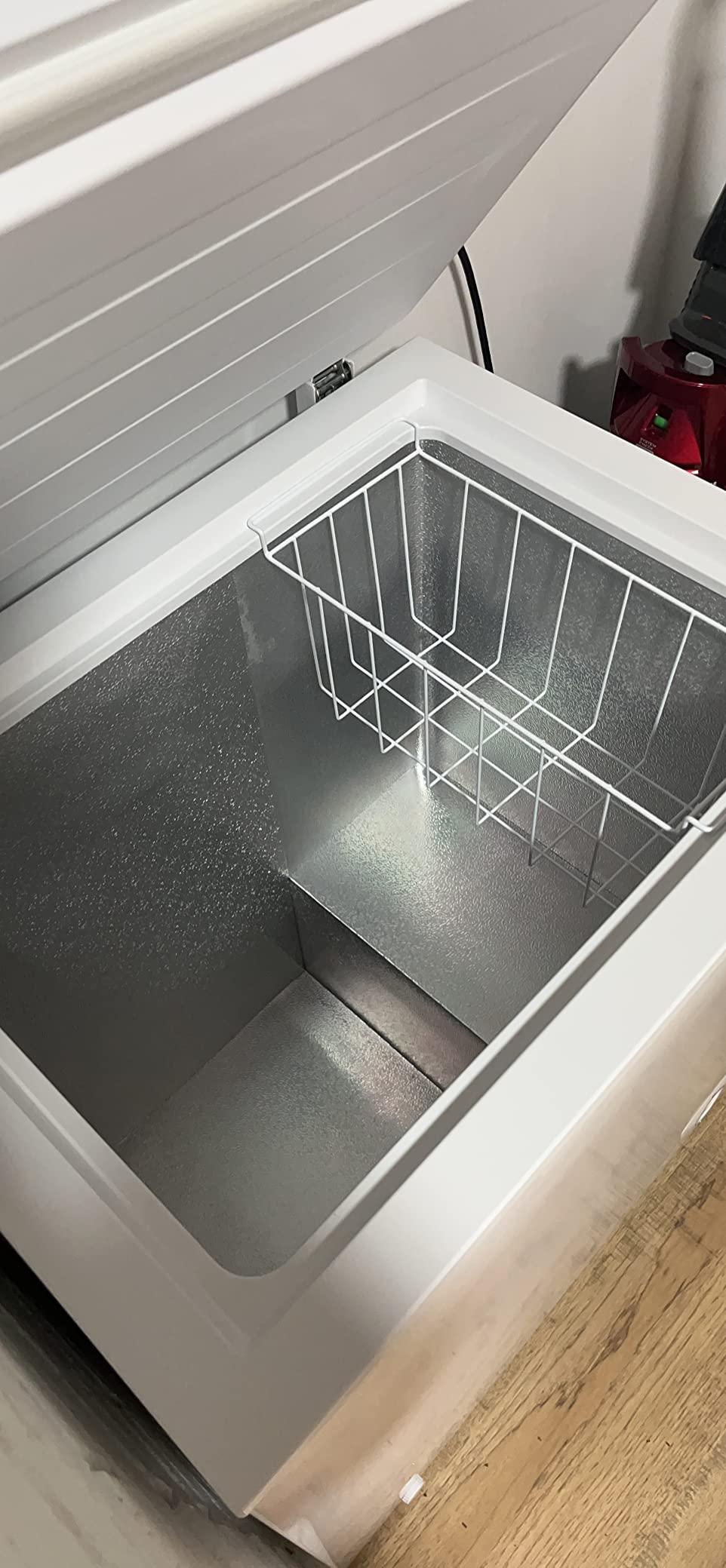 Large Chest Freezer 20 Cu Ft, Deep Freezer with 7 Adjustable Thermostat, Chest Deep Freezer with Removable Basket for Garage, Basement, White customer photo 1