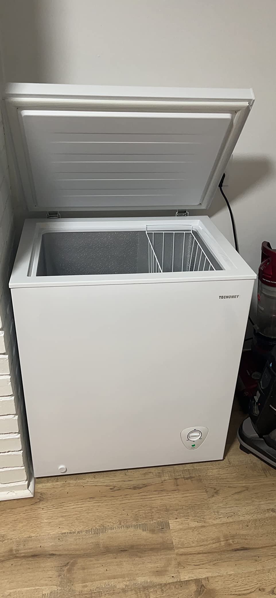 14 Cu.Ft Chest Freezer with 7 Adjustable Thermostat & Removable Basket, Chest Deep Freezer with Wheels for Garage, Basement, White customer photo 1