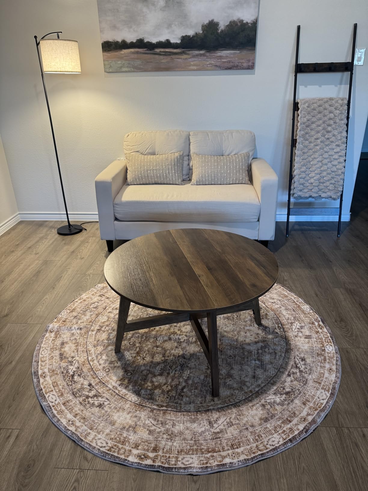 VASAGLE Round Coffee Table, 31.5-Inch Center Table, Tapered Legs customer photo 1
