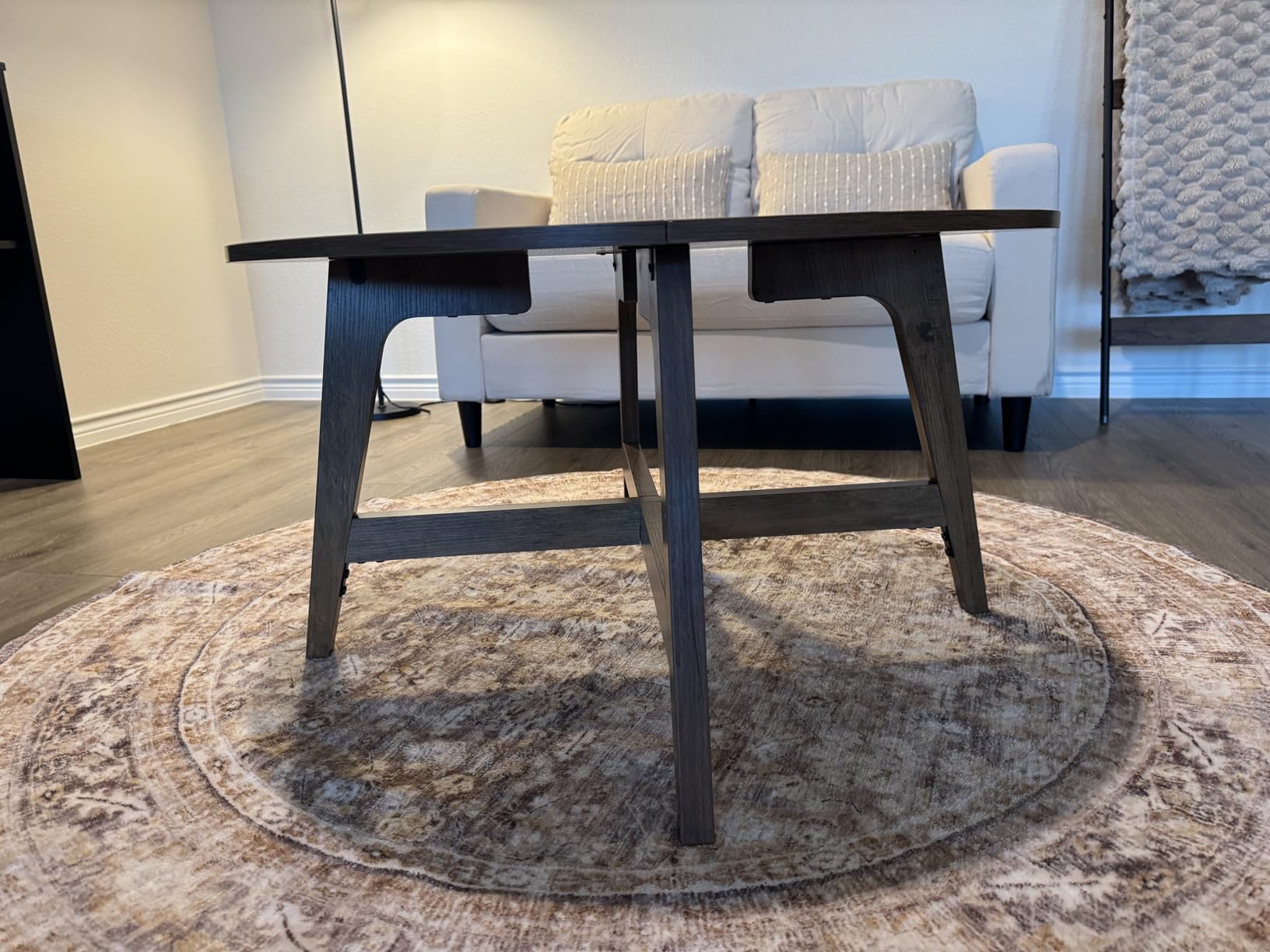 VASAGLE Round Coffee Table, 31.5-Inch Center Table, Tapered Legs customer photo 2