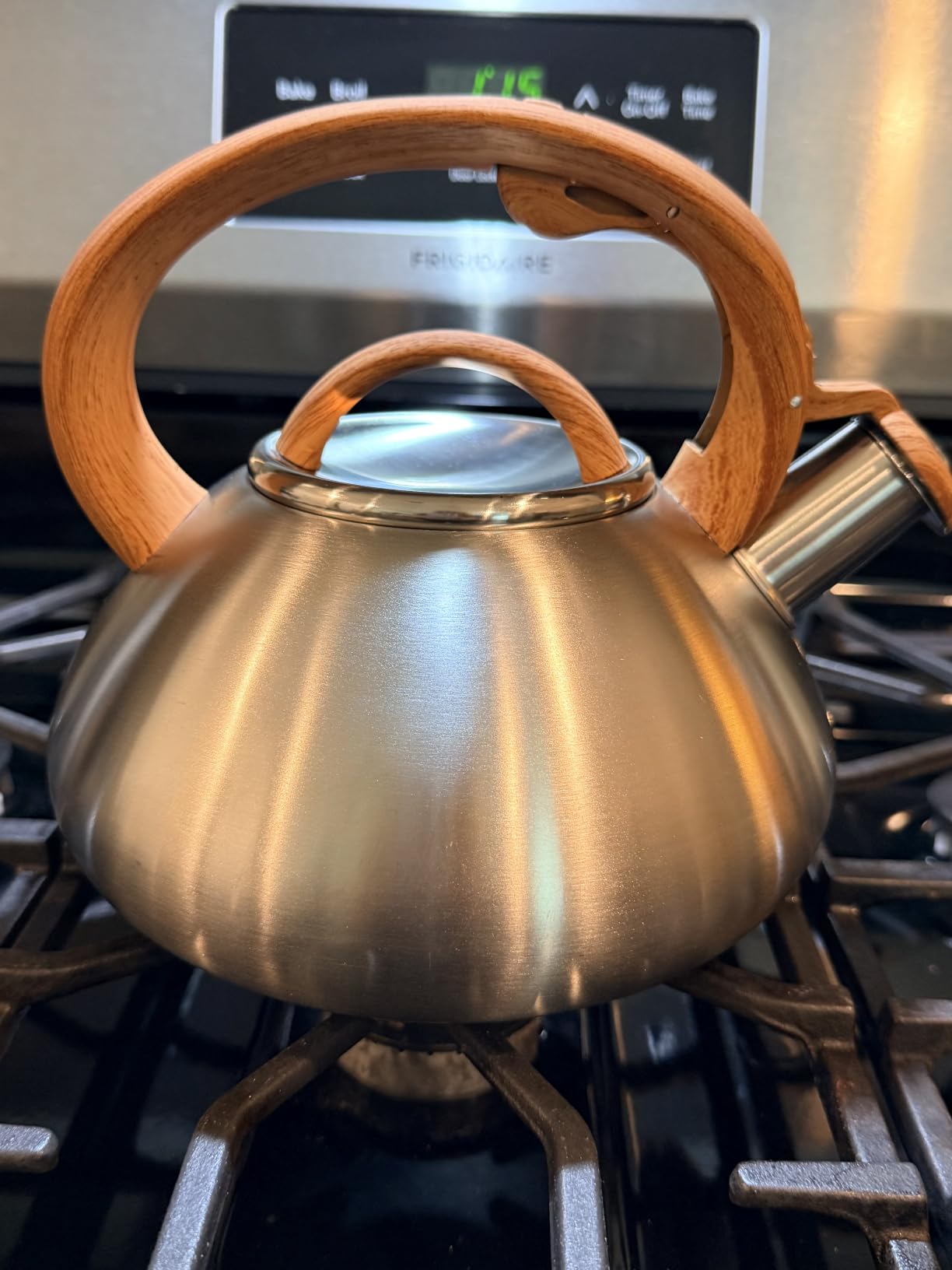 WALDWERK Tea Kettle Stovetop (1.5 Quart) - Teapot for Stovetop - also for Induction and Gas Stoves - Stainless Steel Tea Kettle - Whistling Tea Kettle for Stove Top - Non Toxic Tea Kettle Stovetop customer photo 2