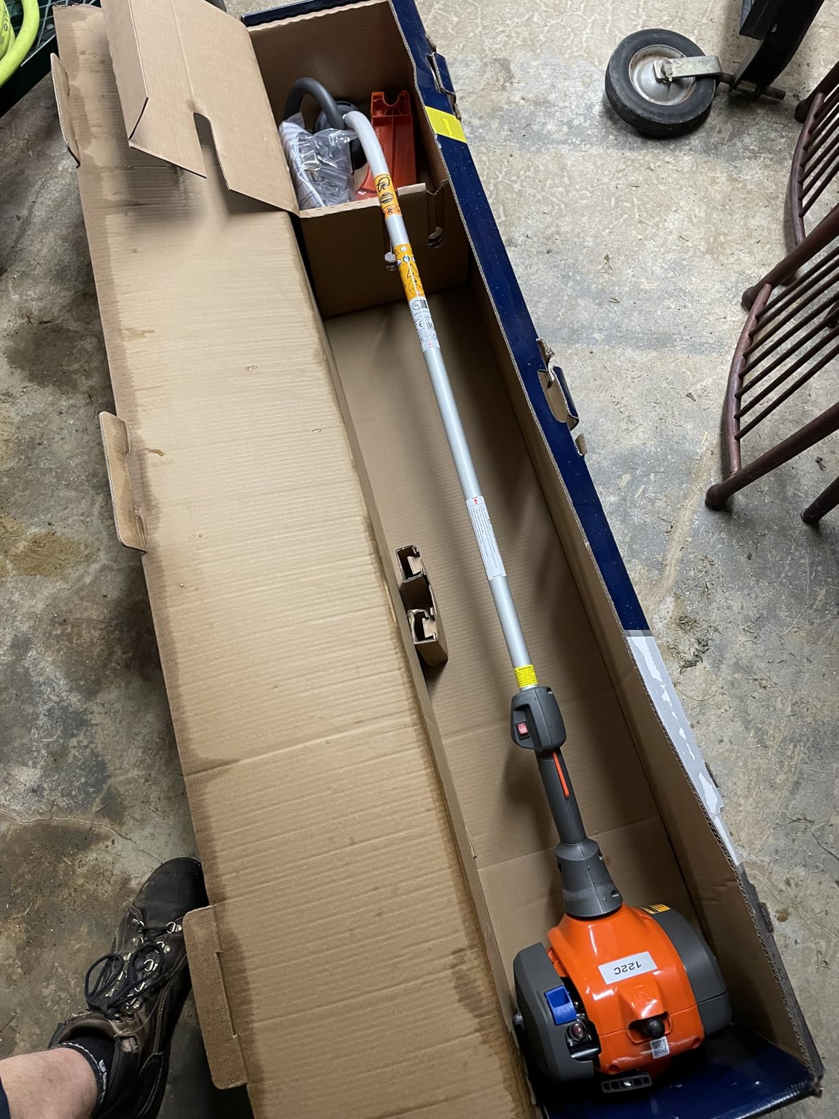 Husqvarna 122C, 22-cc 2-Cycle, 17-inch Curved Shaft Gas String Trimmer with Tap N' Go Trimmer Head, 966712703 customer photo 1