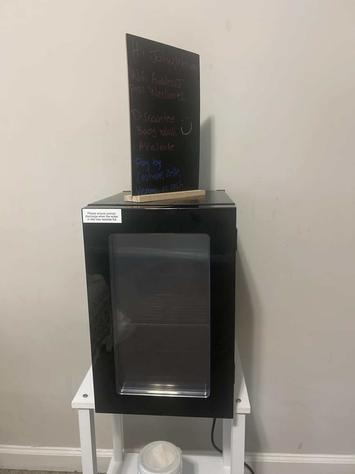 Erivess 60 Can Mini Fridge, 1.3 Cu.ft Beverage Refrigerator with Glass Door customer photo 2