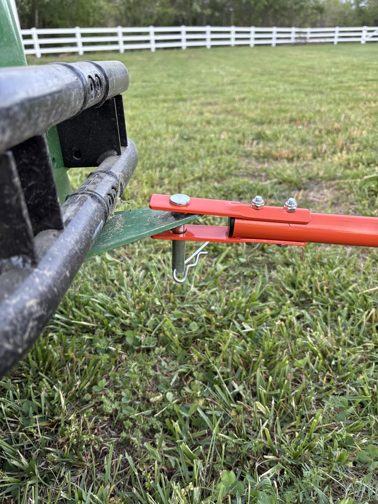 Garvee Tow-Behind Spreader, 130LBS Capacity Pull Salt Broadcast Spreader customer photo 1