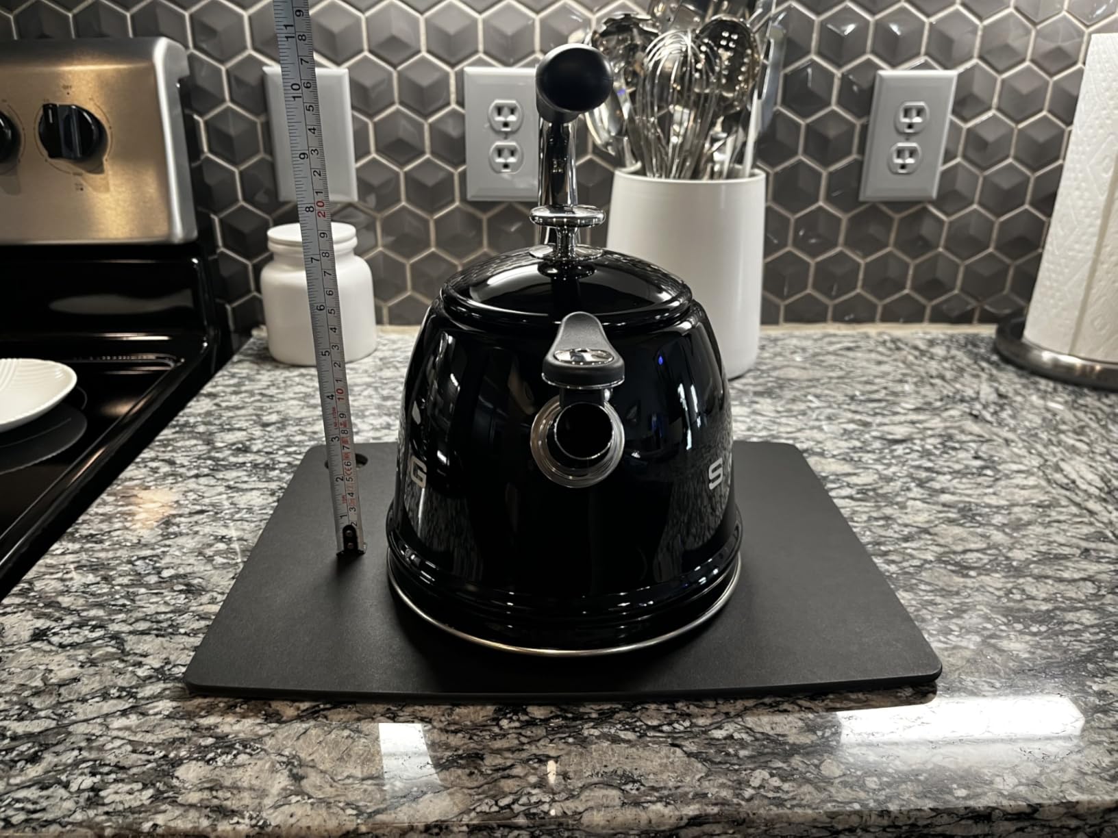 SMEG Stovetop Whistling Kettle – 50s Retro Style, 2.3 Liter (10 Cup / 2.4 Quart) Stainless Steel Tea Kettle with Iconic Design & Whistle – Premium Kitchen Statement Piece (Silver) customer photo 1