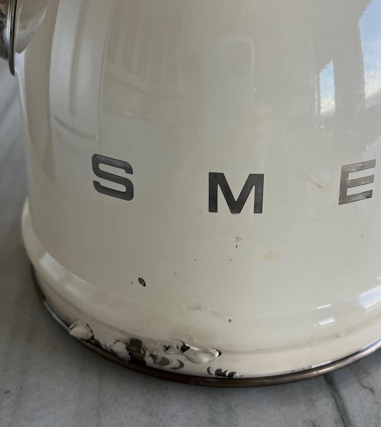 SMEG Stovetop Whistling Kettle – 50s Retro Style, 2.3 Liter (10 Cup / 2.4 Quart) Stainless Steel Tea Kettle with Iconic Design & Whistle – Premium Kitchen Statement Piece (Silver) customer photo 2
