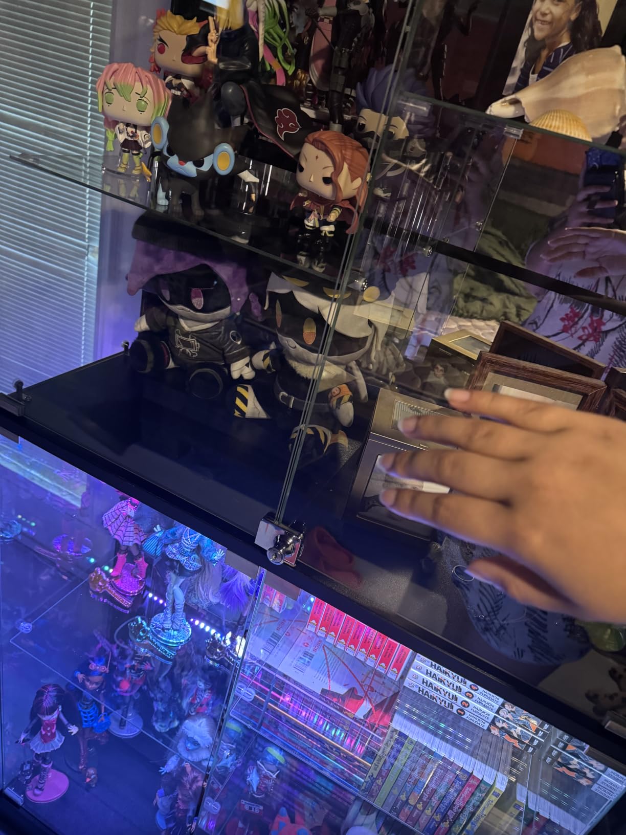 Lvifur 10-Tier Glass Display Cabinet with RGB Light and Motion Sensor,Black customer photo 1