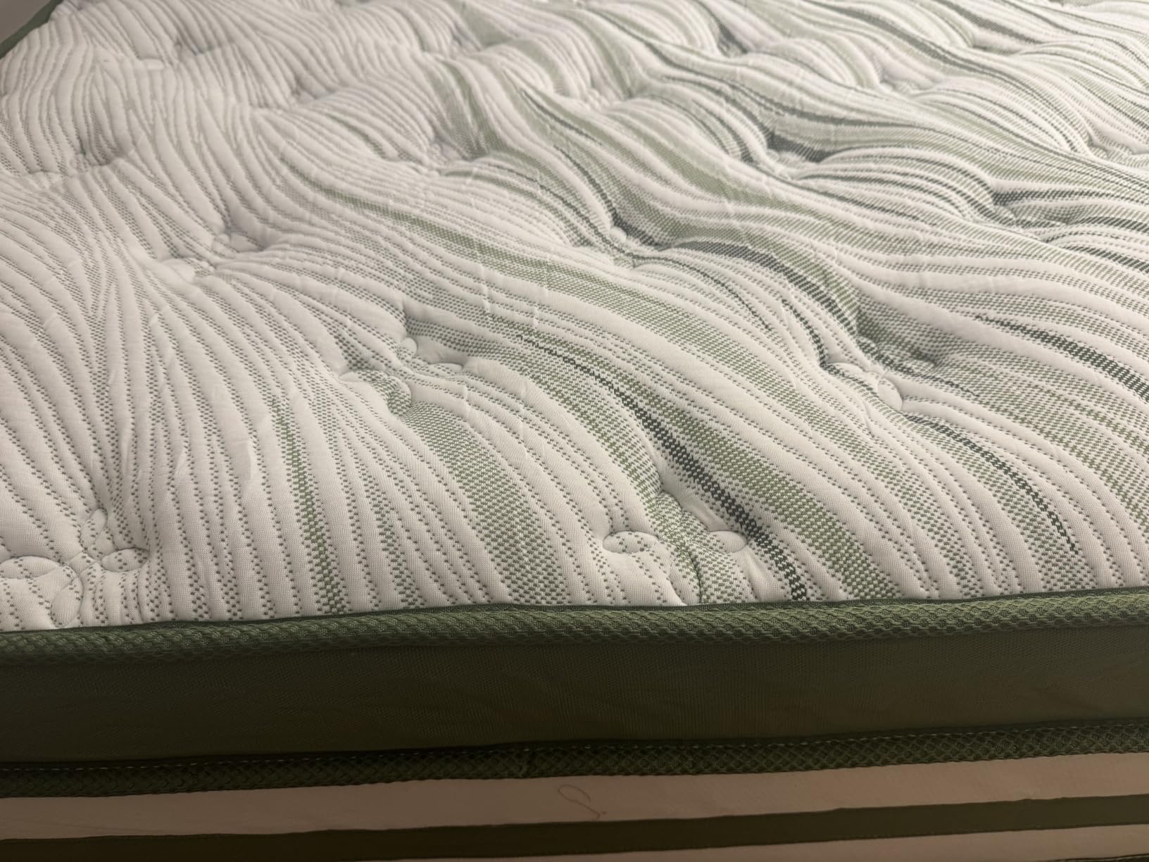 Queen Size Mattress 14 Inch, Hybrid Queen Memory Foam Mattress Medium Firm with 7-Zone Pocketed Coils for Back Pain Relief, Bed Mattresses in a Box, 365-Night Trial, CertiPUR-US, Motion Isolation customer photo 2