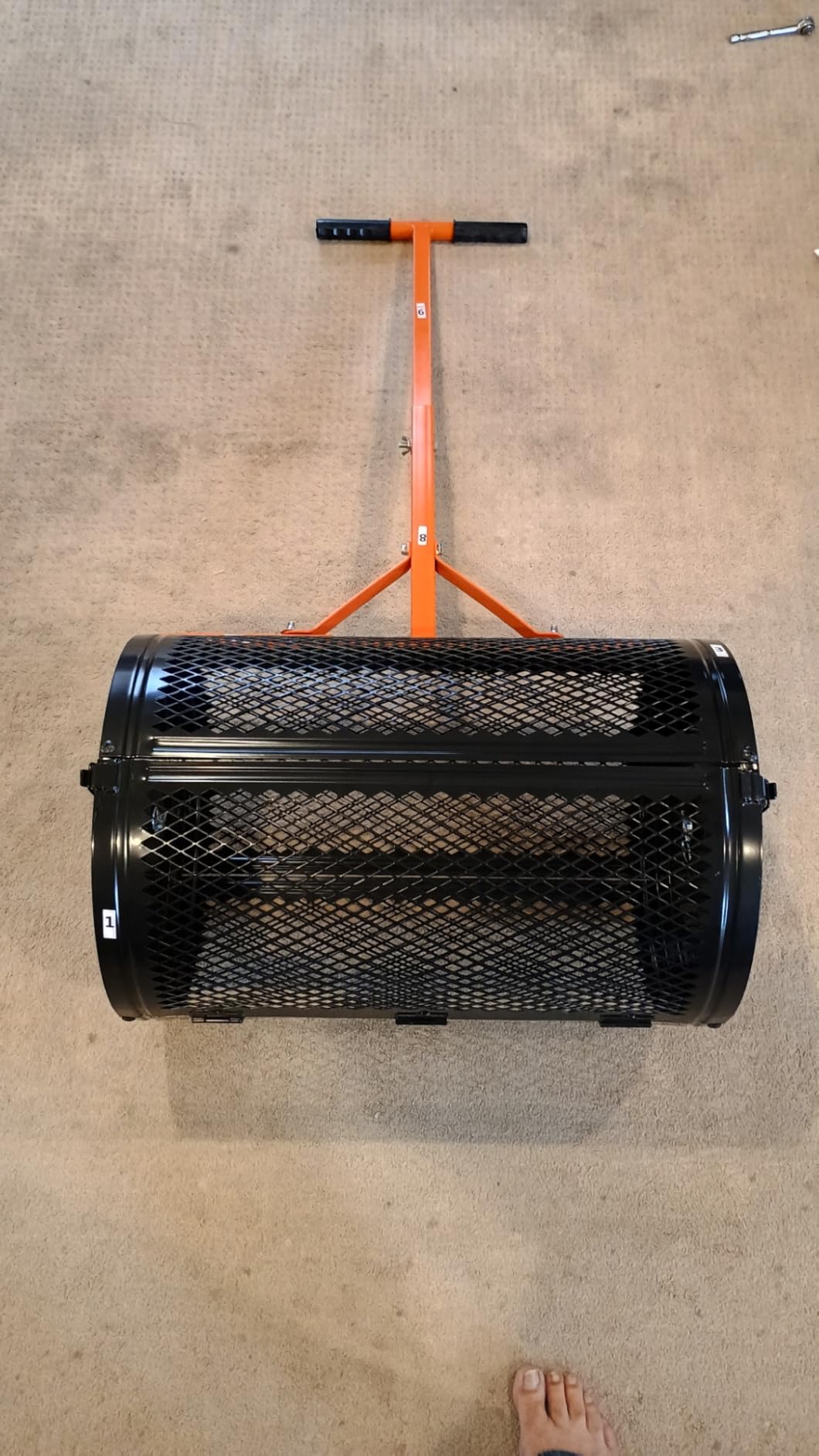 VEVOR Push Lawn Spreader 80 lbs Capacity Walk-Behind Broadcast Spreader | for Garden Care, 12 ft Spreading Width & 15 Adjustable Settings, 10 in All-Terrain Tires for Seed Fertilizer, Salt Ice Melt customer photo 2