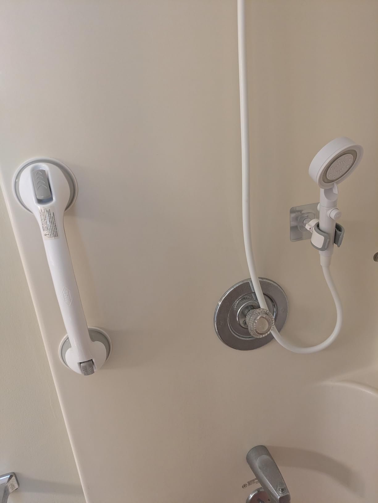 Safe-er-Grip 24-Inch Suction Cup Balance Assist Bar for Bath and Shower customer photo 1