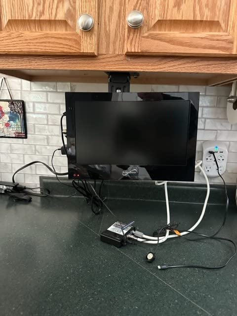 Supersonic SC-2412 24-Inch HDTV & Monitor with Built-in DVD Player, 1080p,Vibrant Colors, HDMI/USB/AC Ports, TV-to-PC Transition, and AC/DC Compatibility customer photo 2